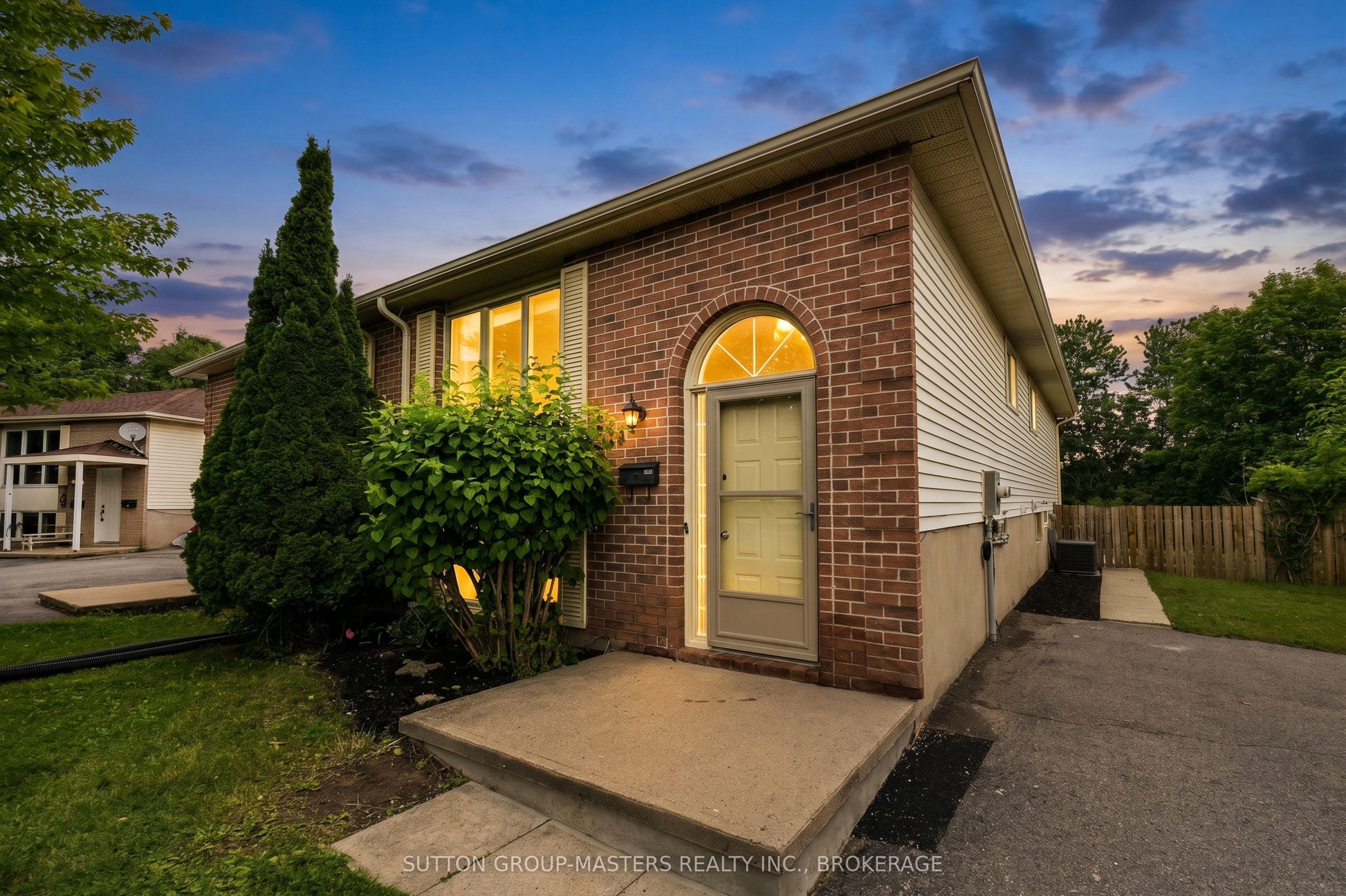 280 Owens Crescent Property Photo 1