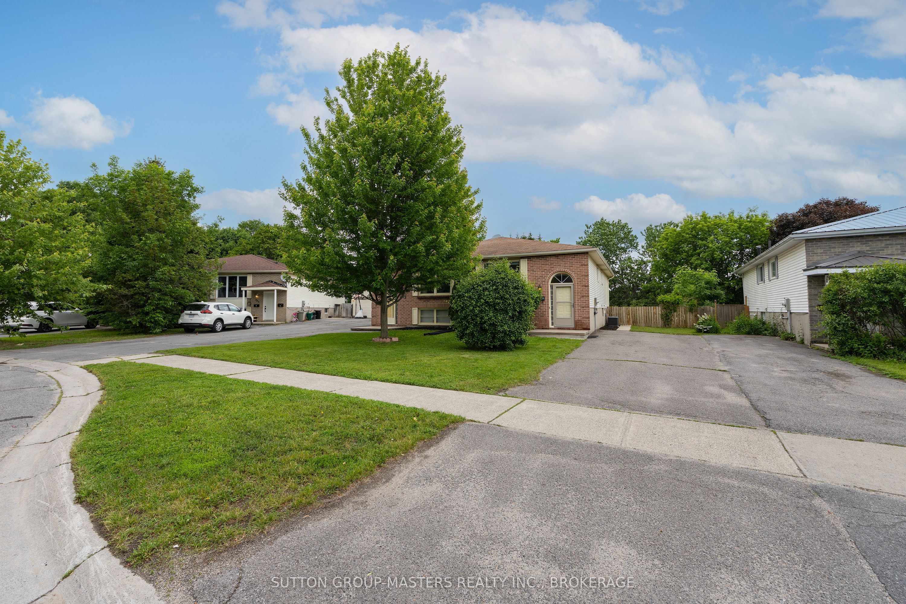 280 Owens Crescent Property Photo 3
