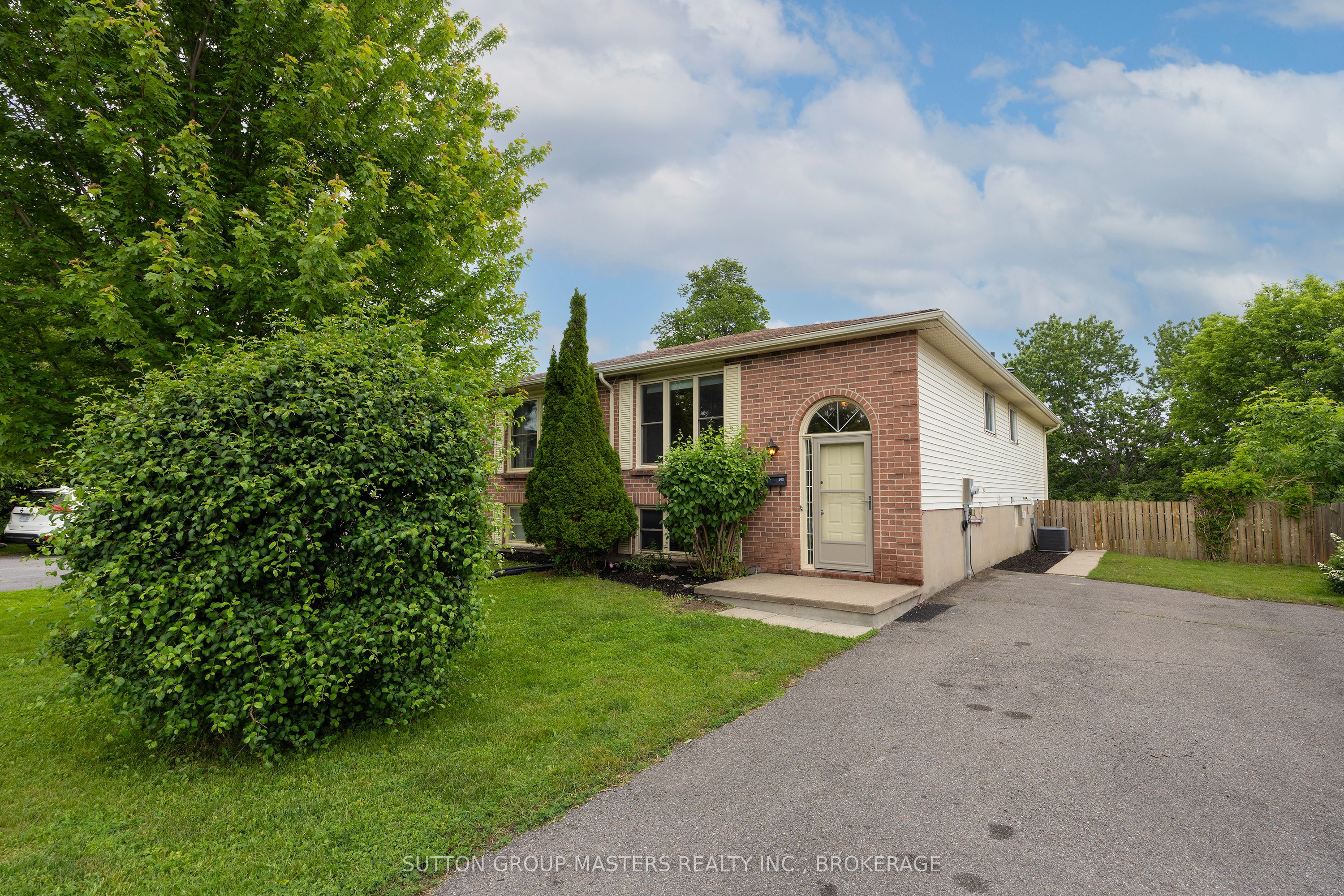 280 Owens Crescent Property Photo 4