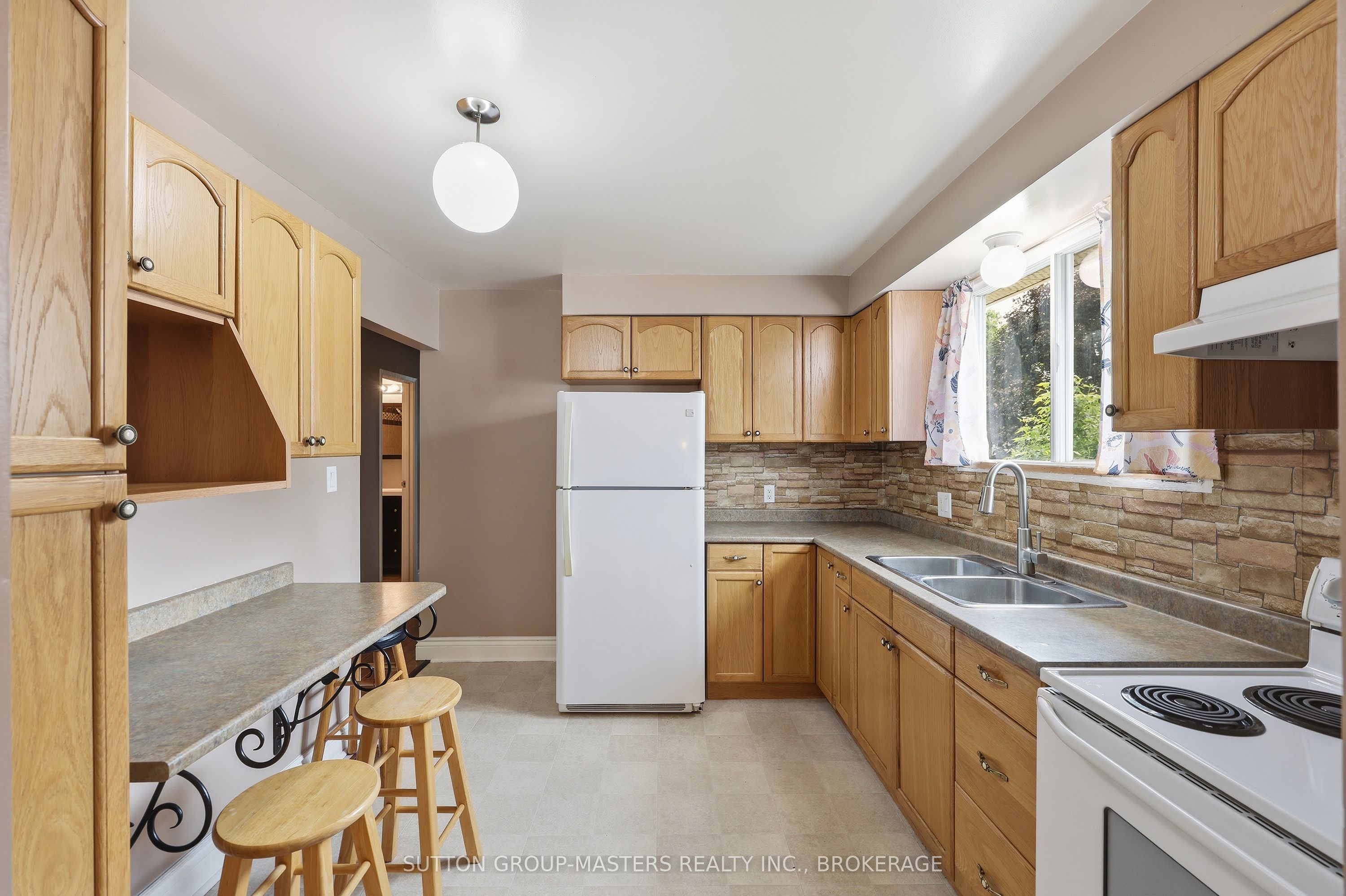 280 Owens Crescent Property Photo 8