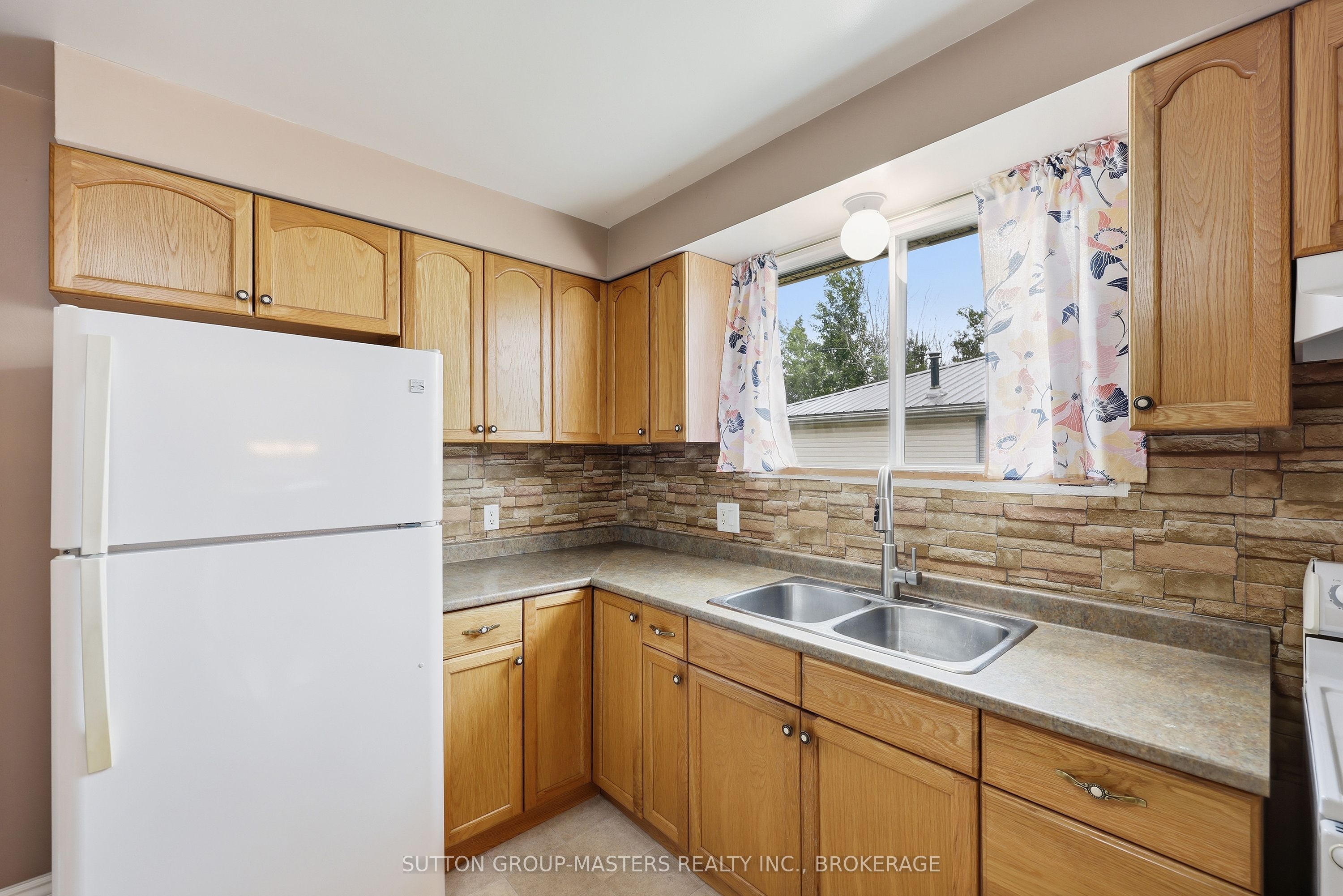280 Owens Crescent Property Photo 9