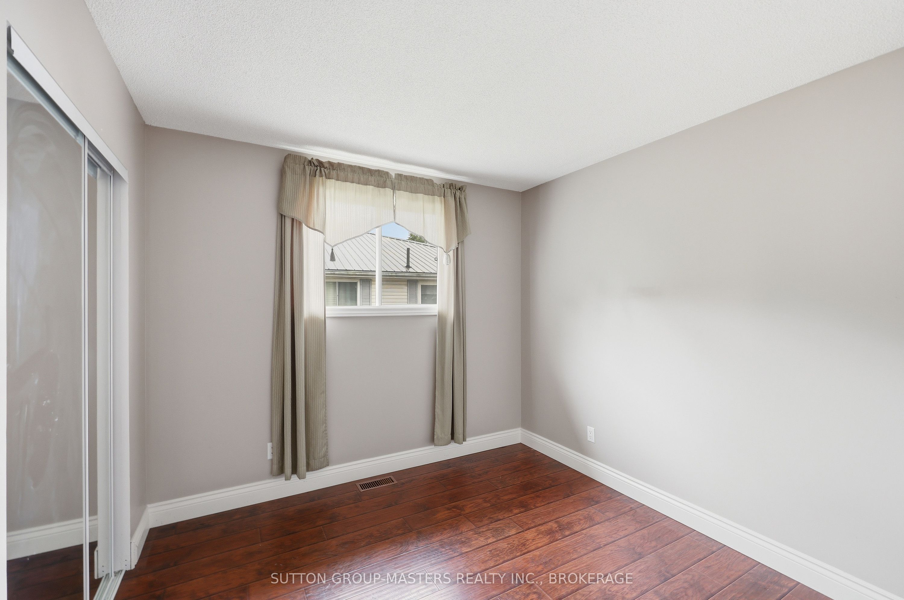 280 Owens Crescent Property Photo 19