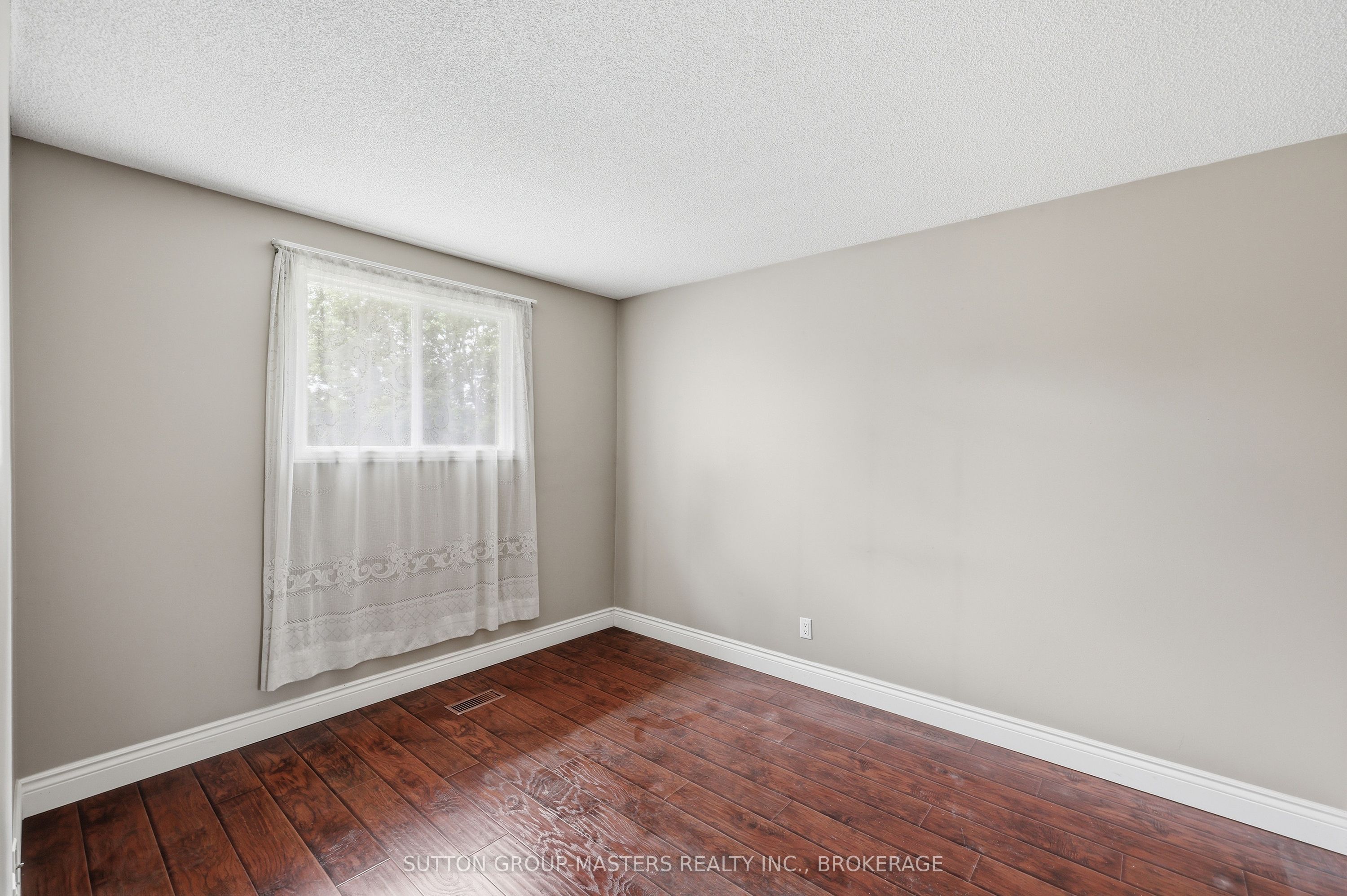 280 Owens Crescent Property Photo 21