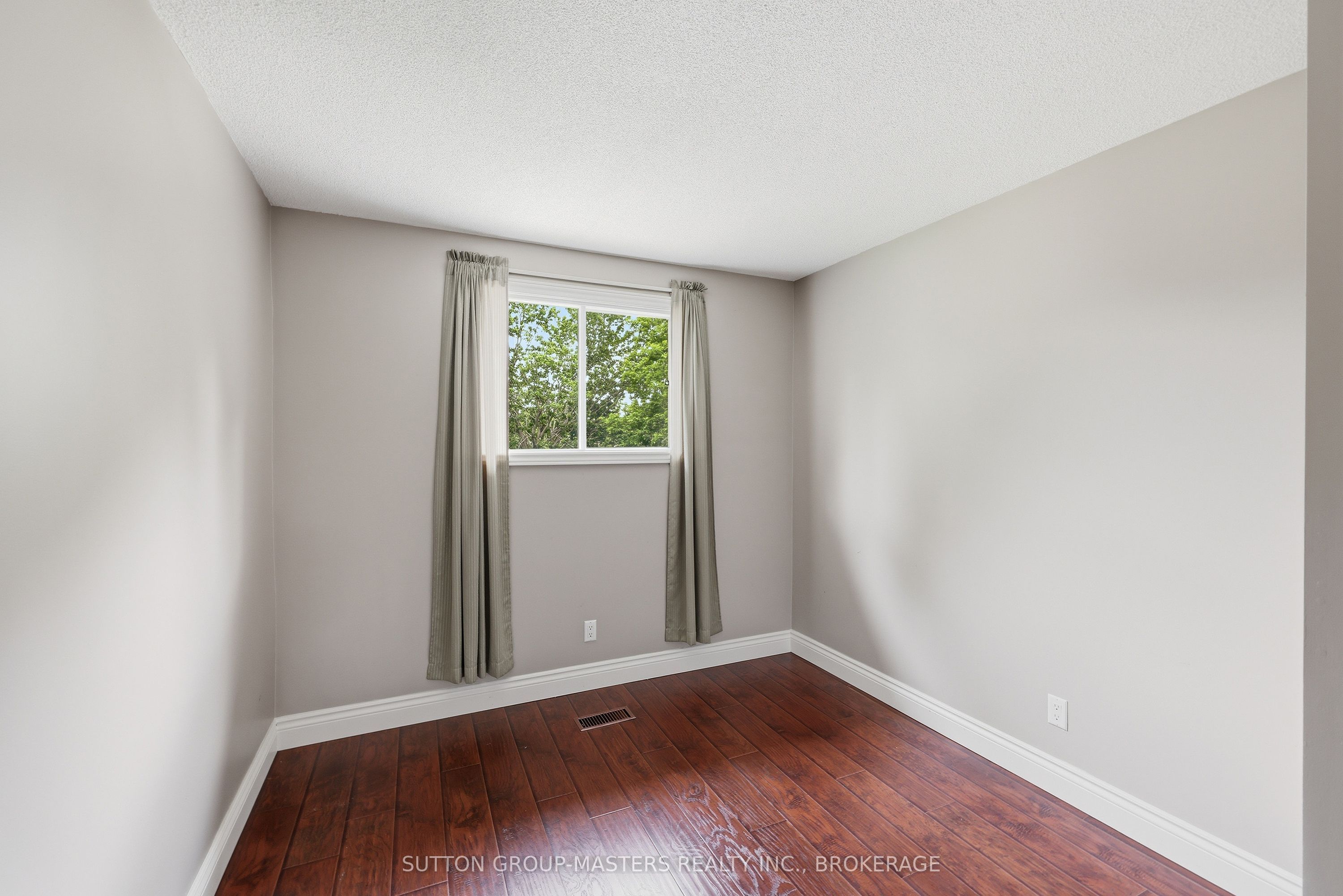280 Owens Crescent Property Photo 23
