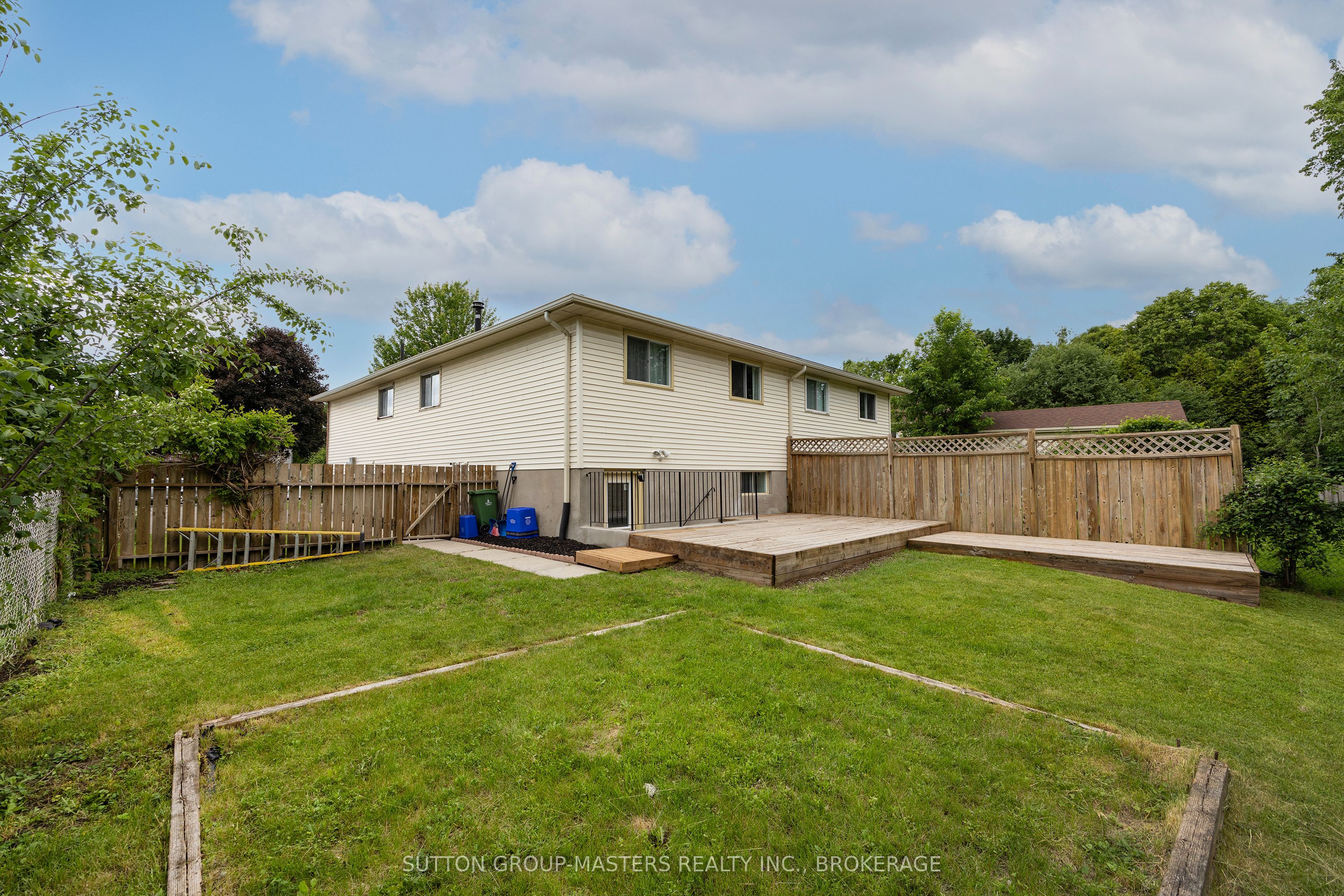 280 Owens Crescent Property Photo 39