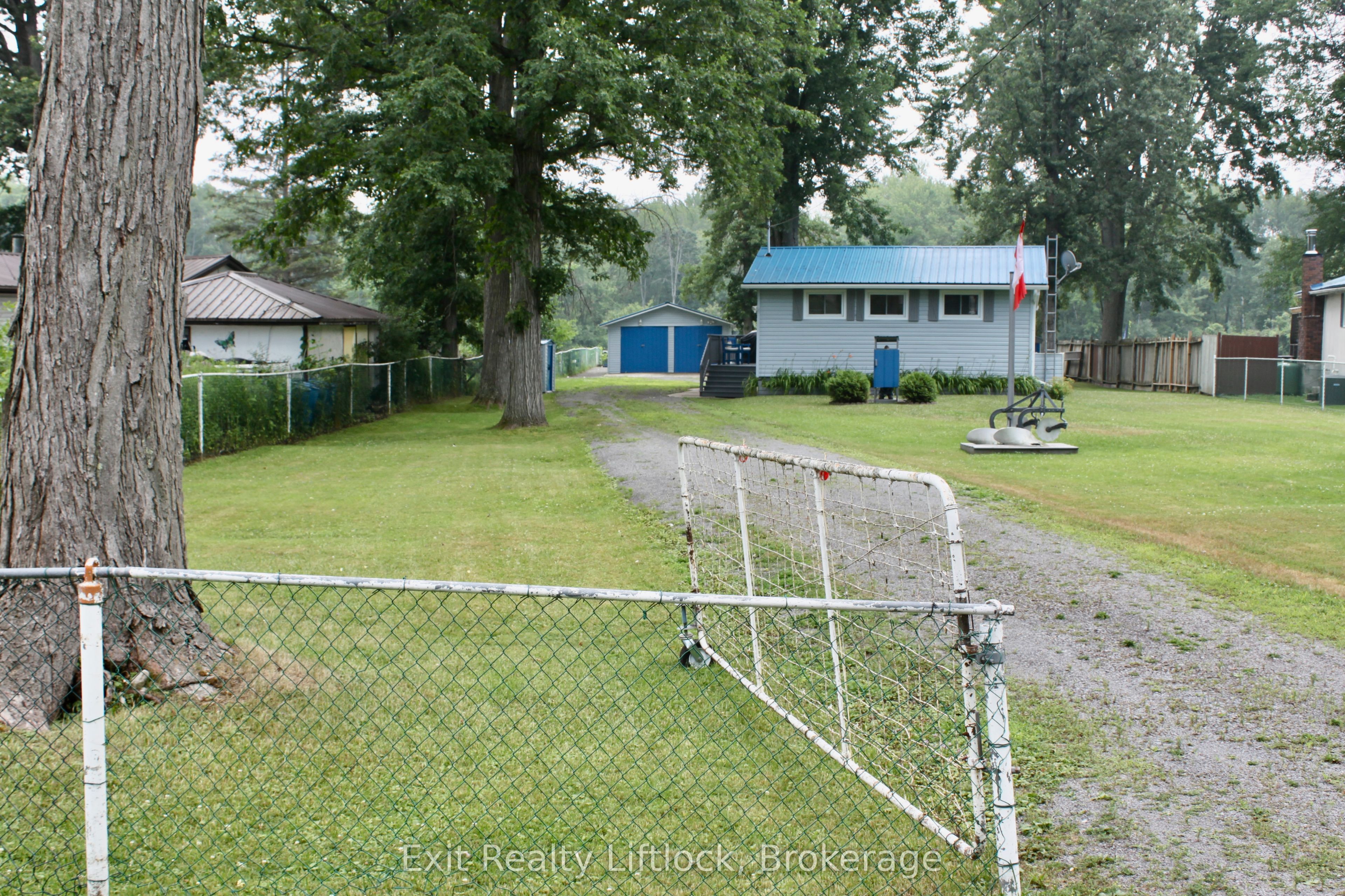 77 River Road W Property Photo 3