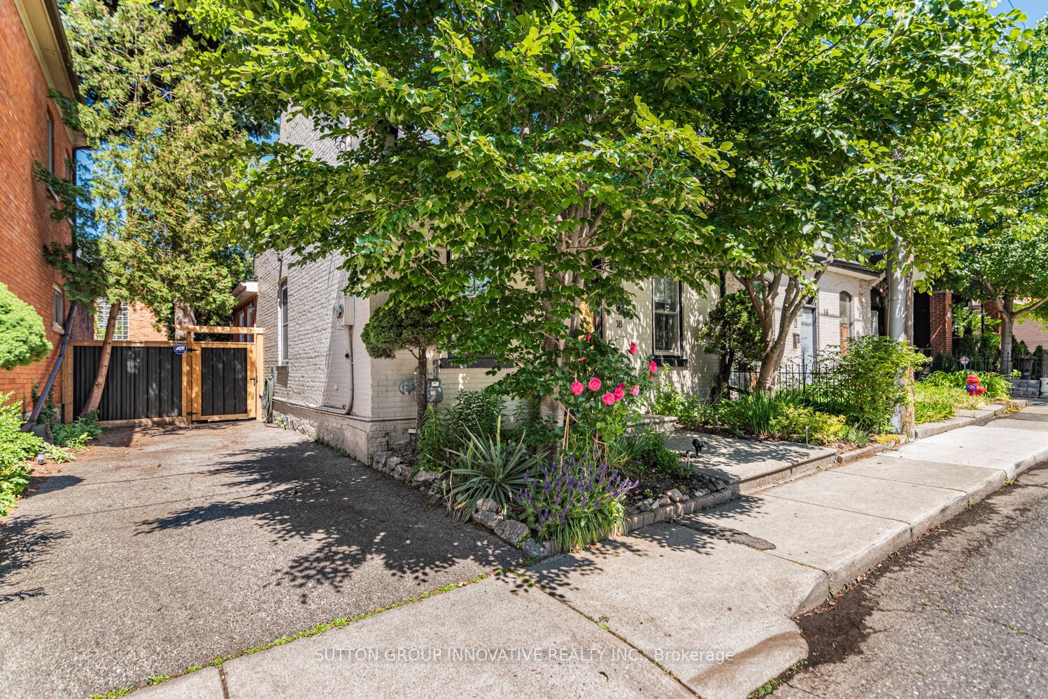 18 Pearl Street S Property Photo 3