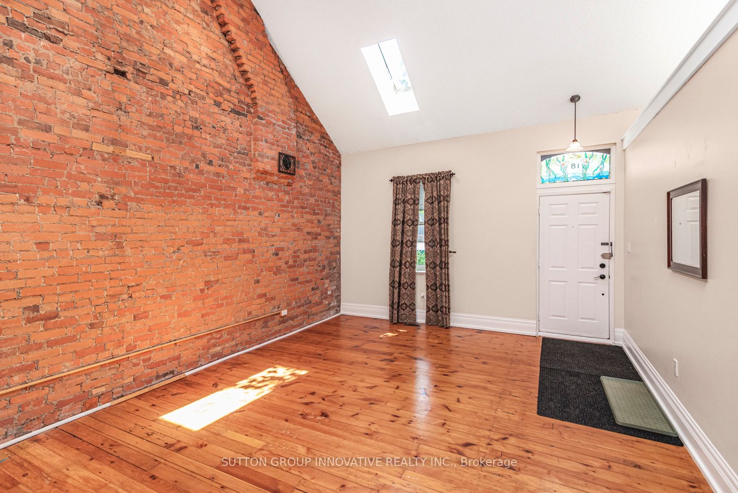 18 Pearl Street S Property Photo 4