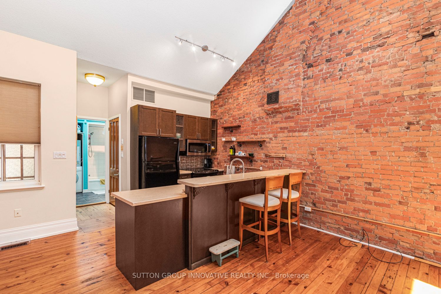 18 Pearl Street S Property Photo 8