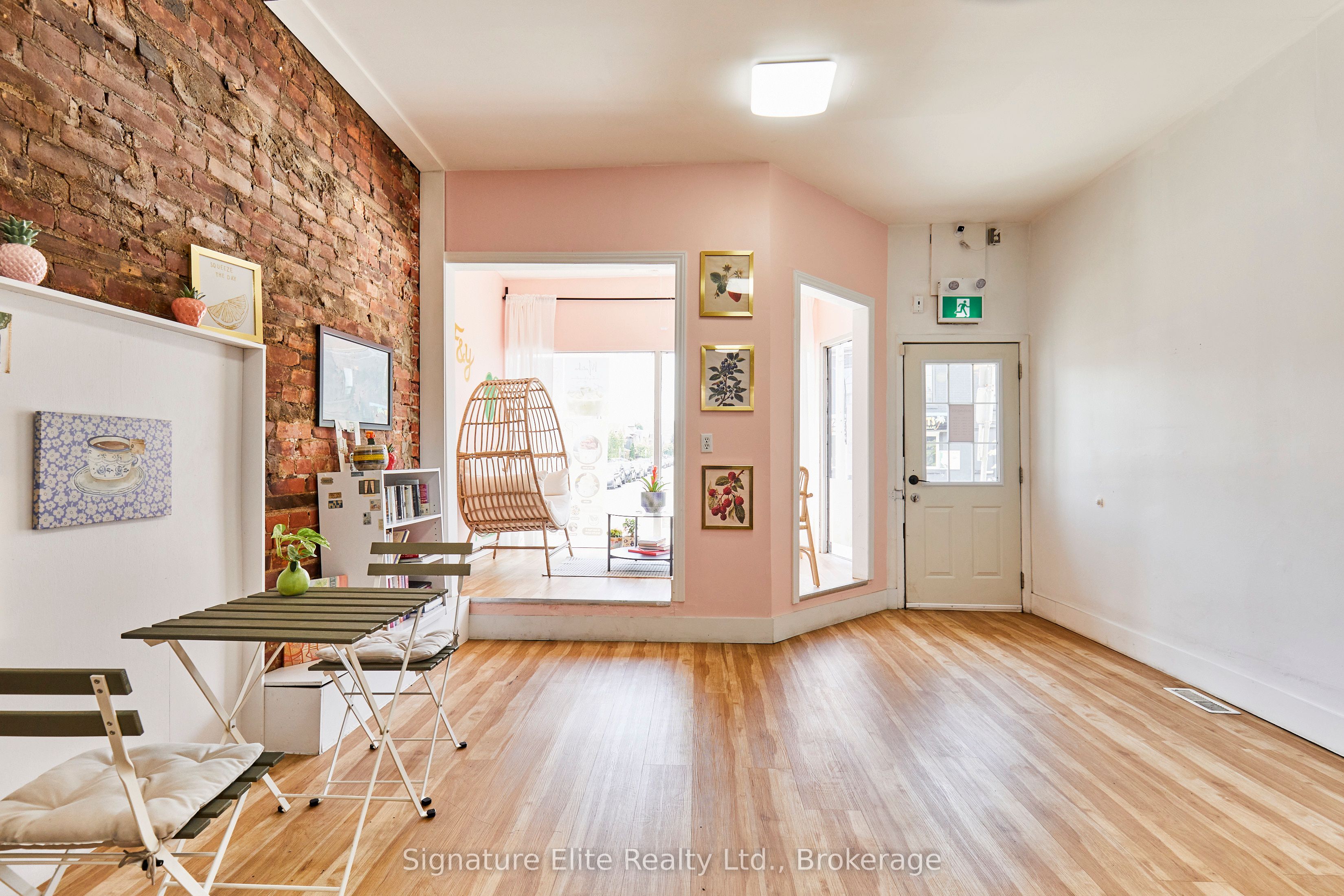 363 Barton Street E Property Photo 4
