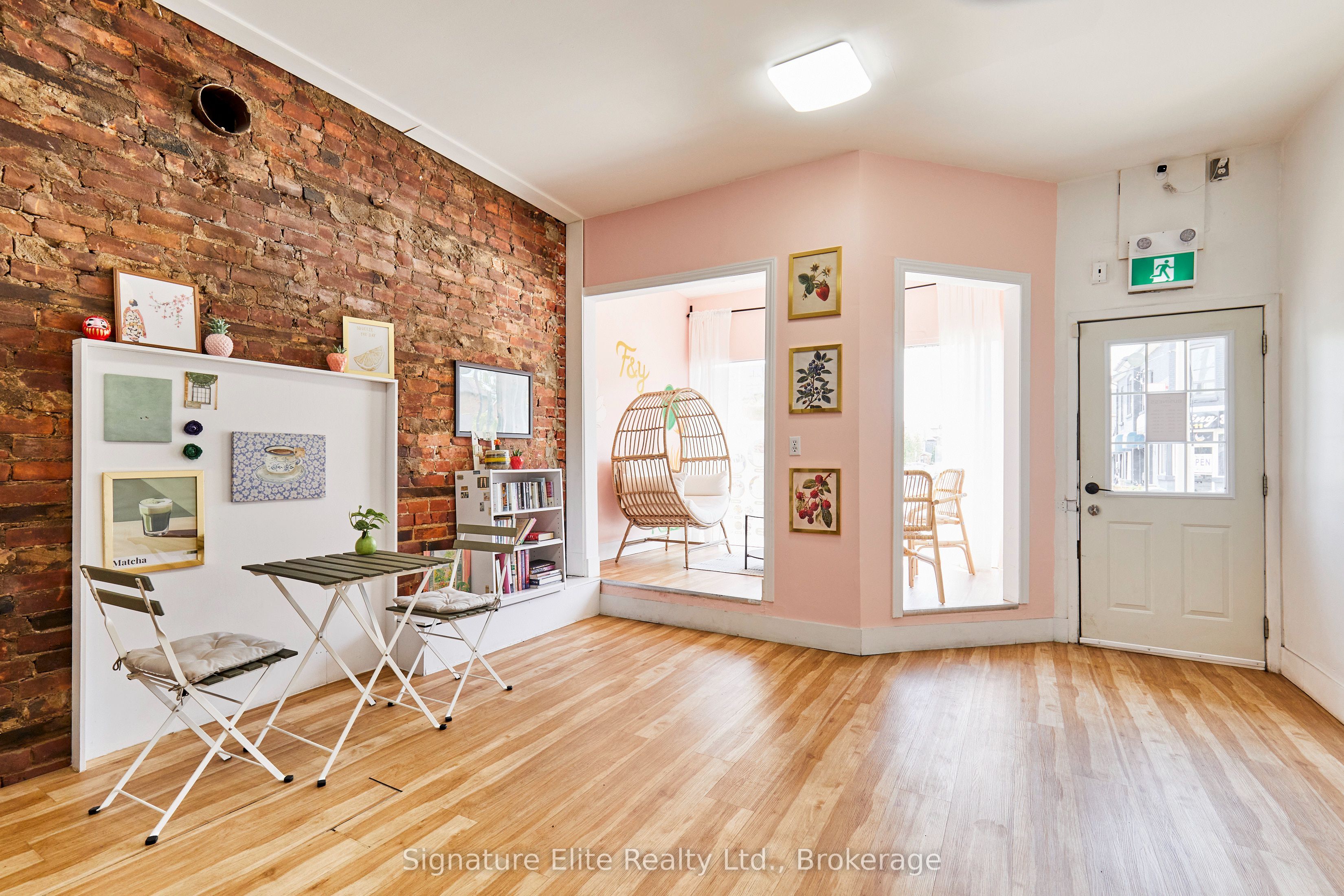 363 Barton Street E Property Photo 6