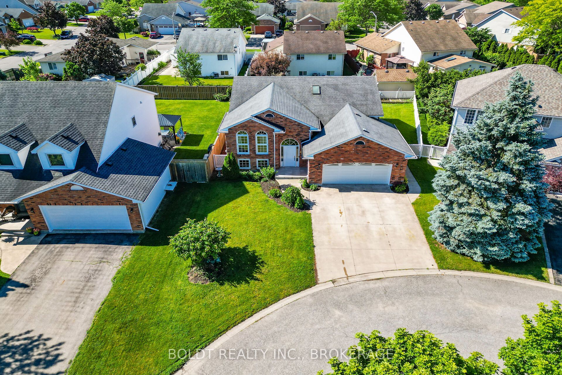 6 Cedar Court Property Photo 1