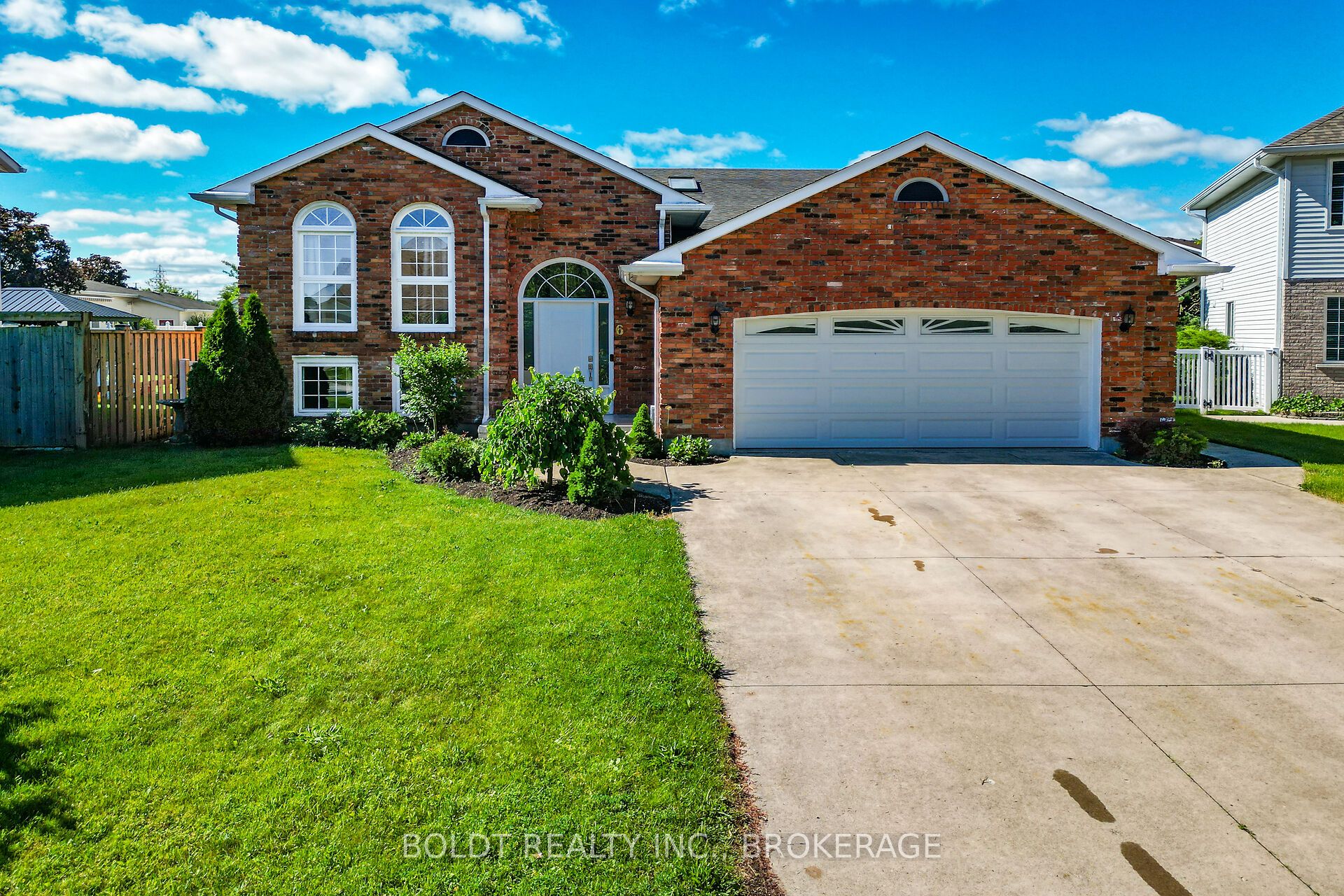 6 Cedar Court Property Photo 4