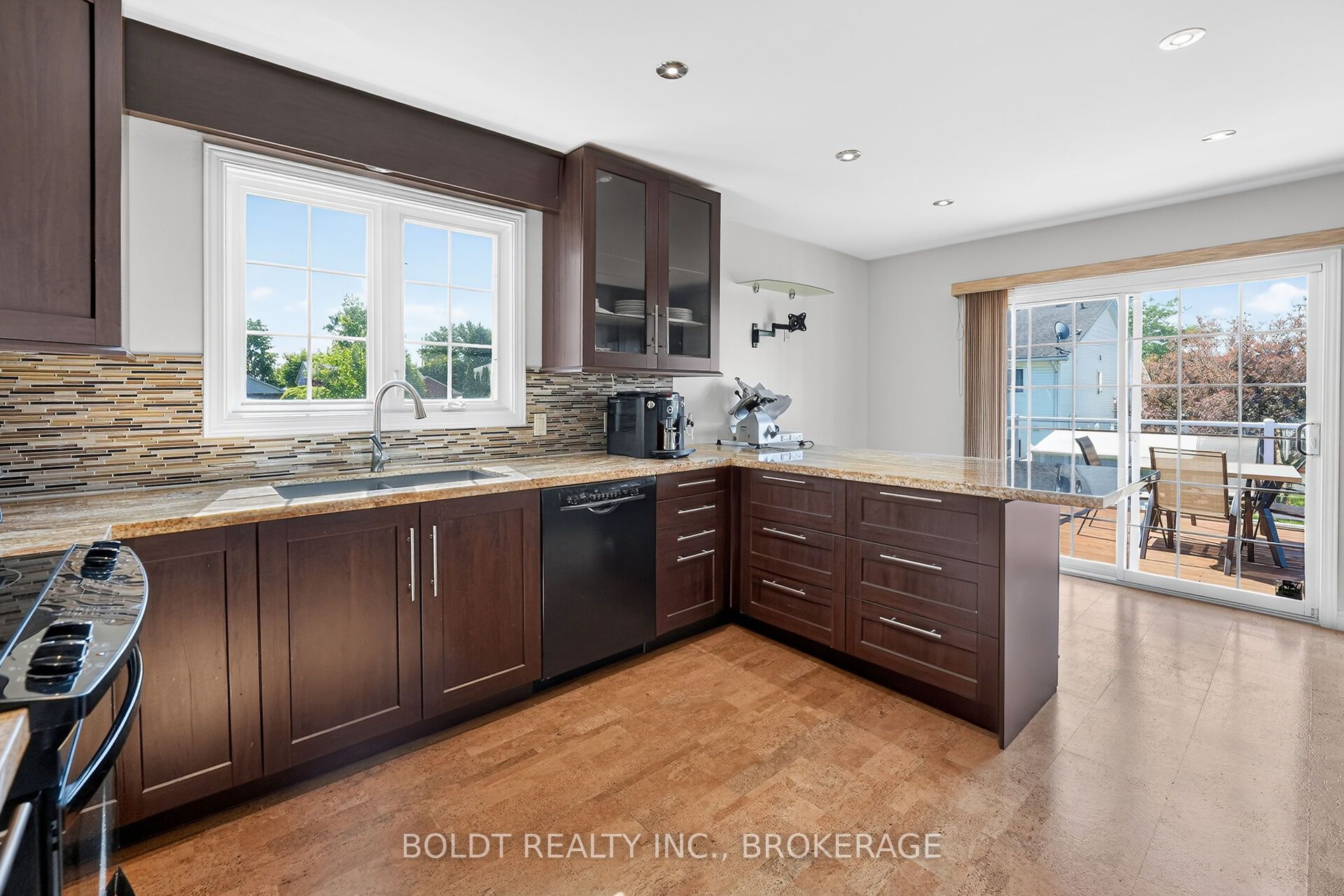 6 Cedar Court Property Photo 6