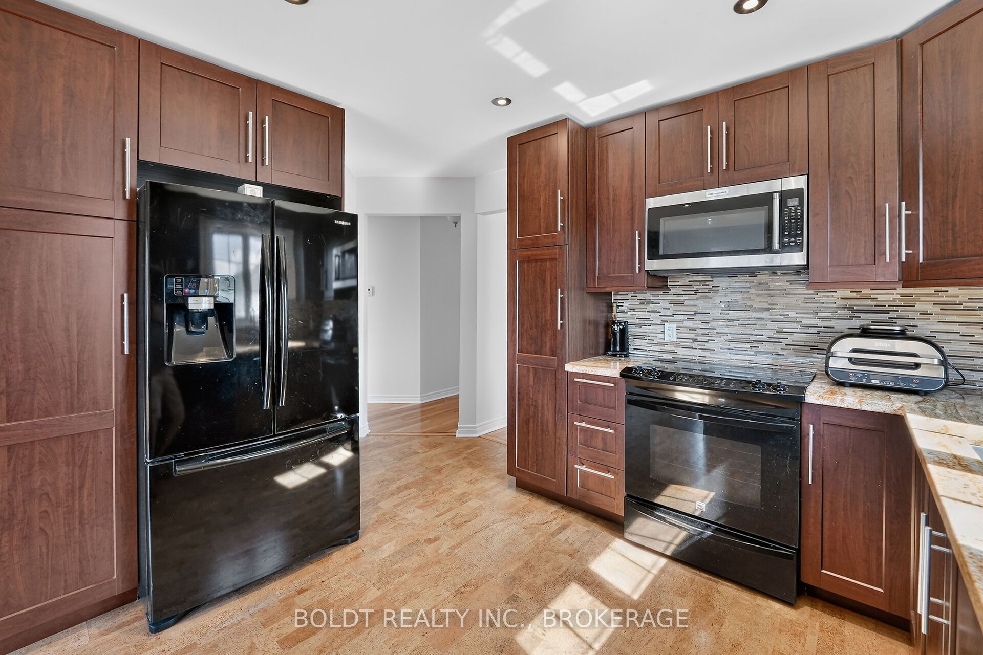 6 Cedar Court Property Photo 8