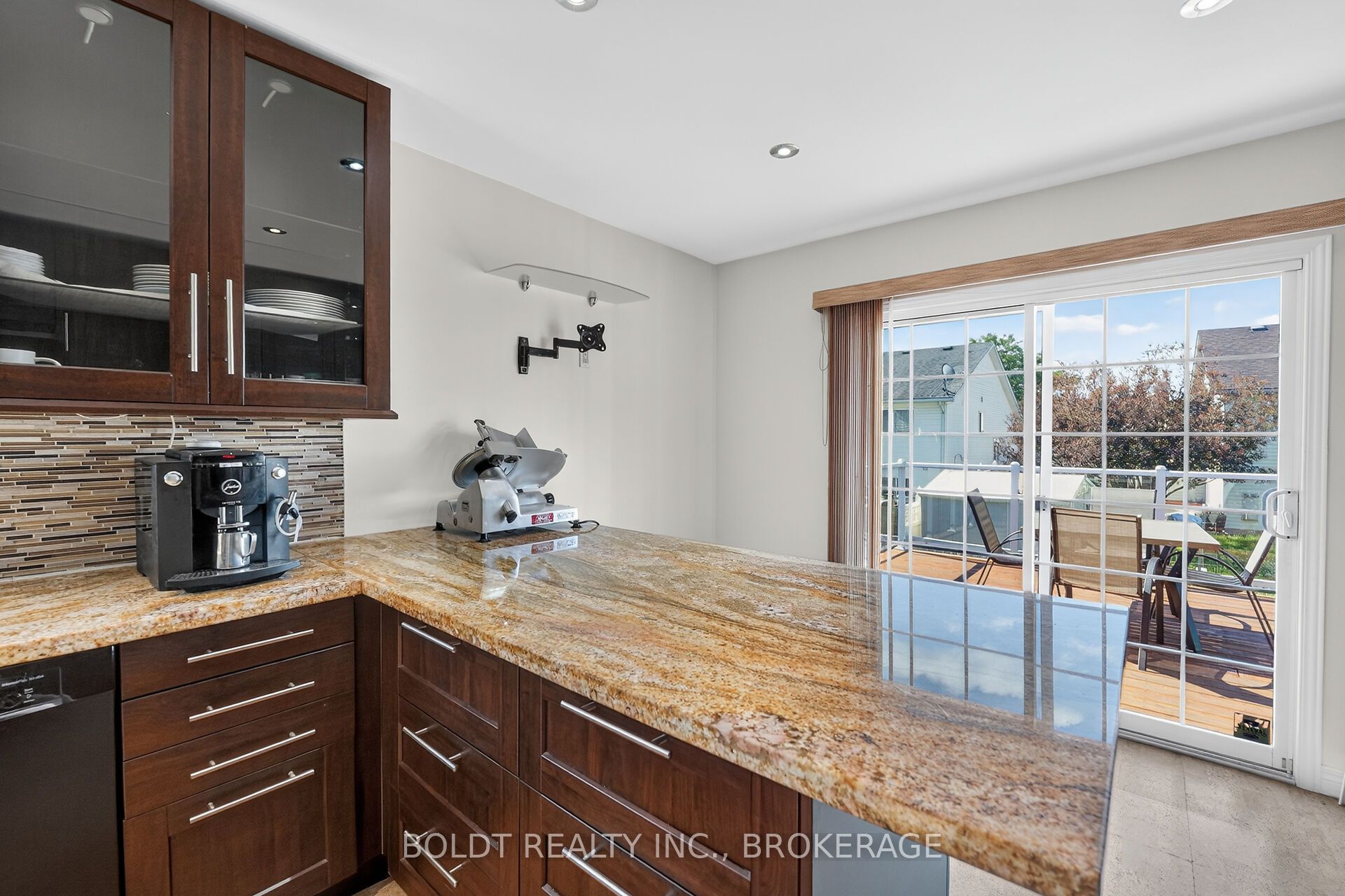 6 Cedar Court Property Photo 9