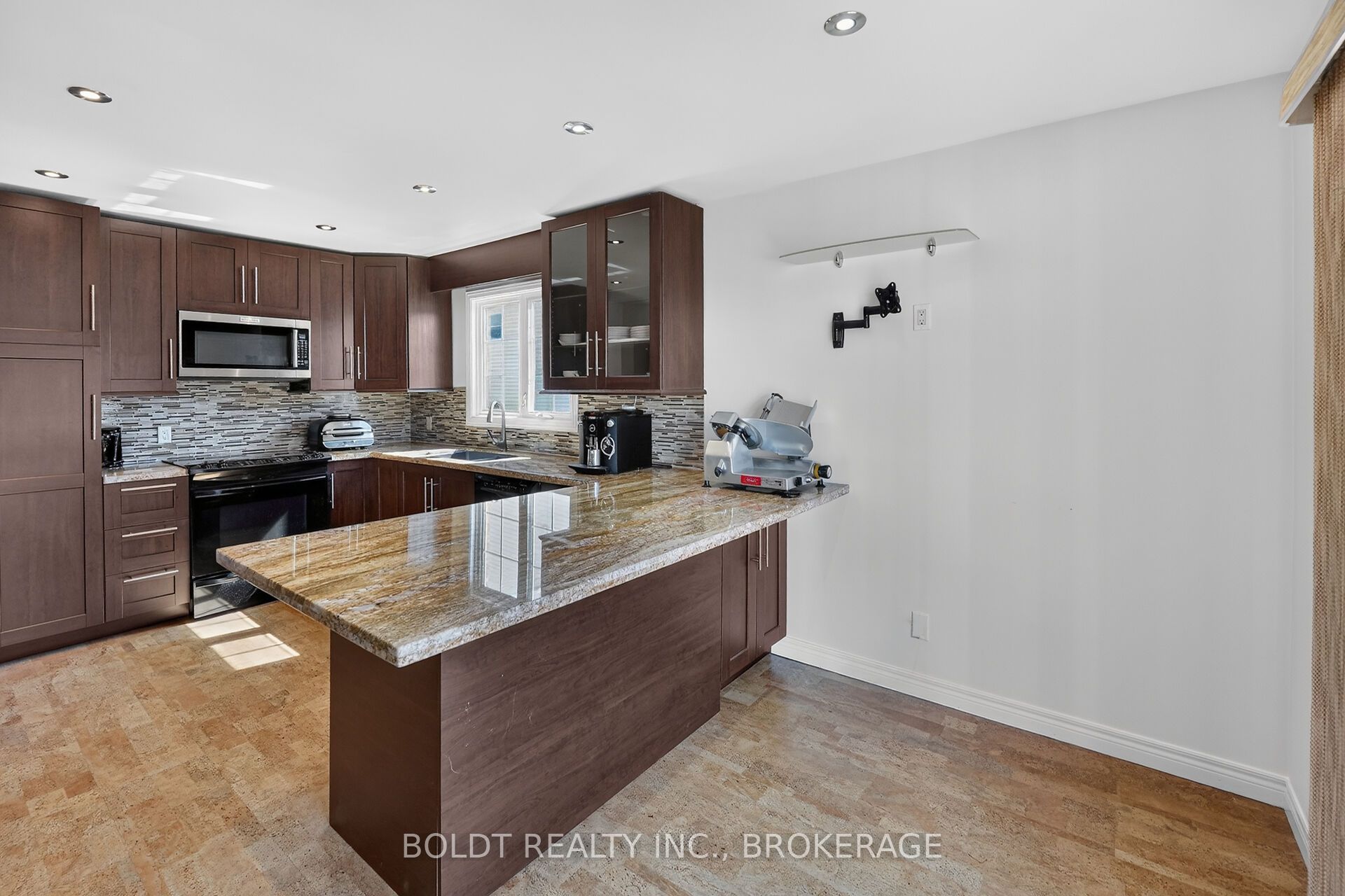 6 Cedar Court Property Photo 10