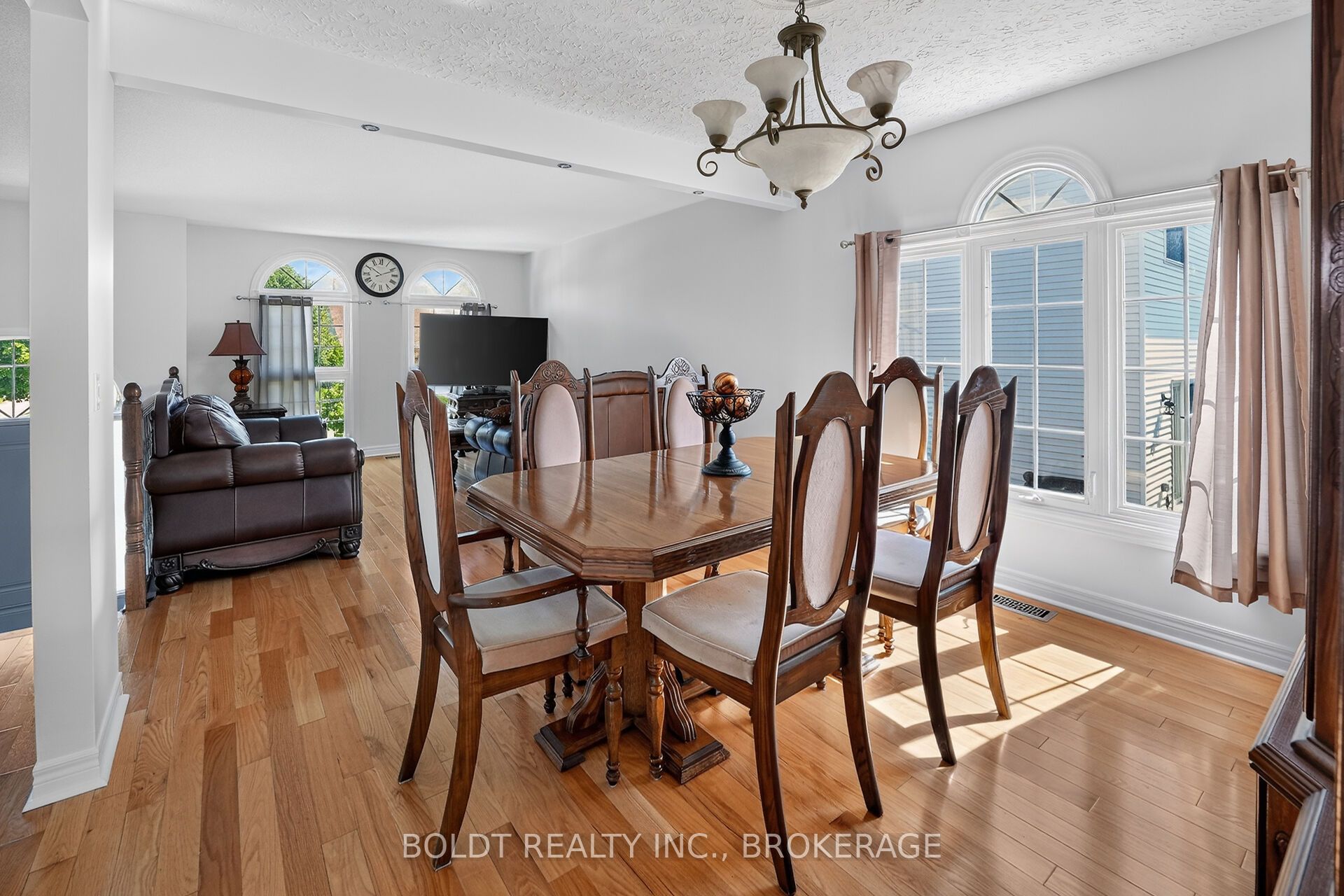 6 Cedar Court Property Photo 15