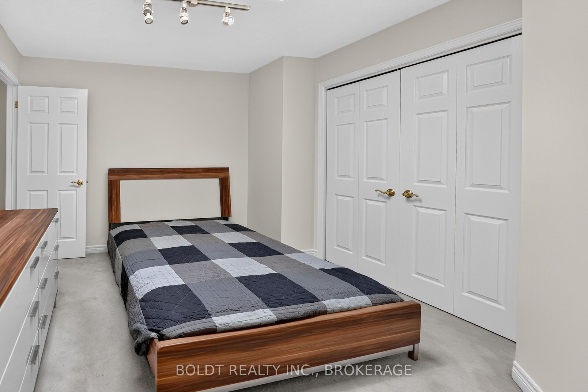 6 Cedar Court Property Photo 21