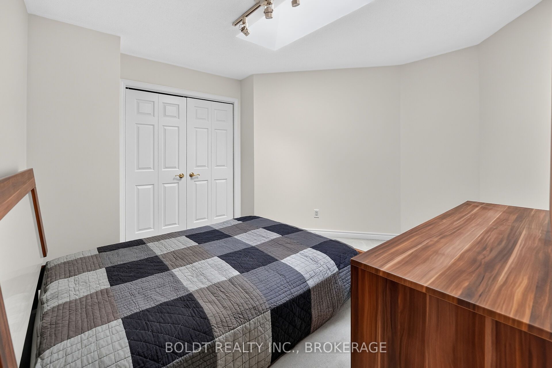 6 Cedar Court Property Photo 22