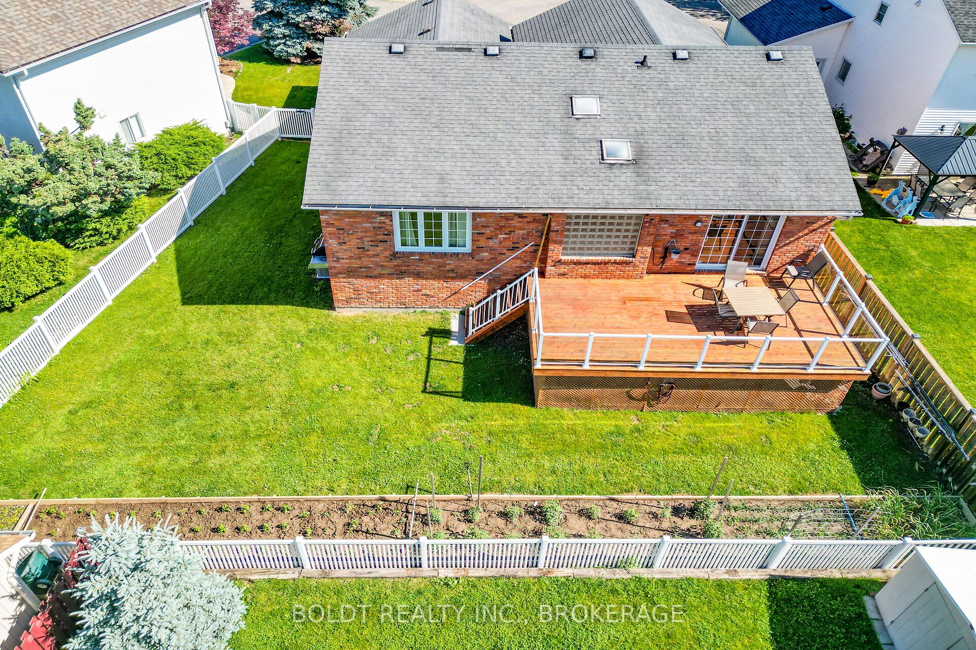 6 Cedar Court Property Photo 35