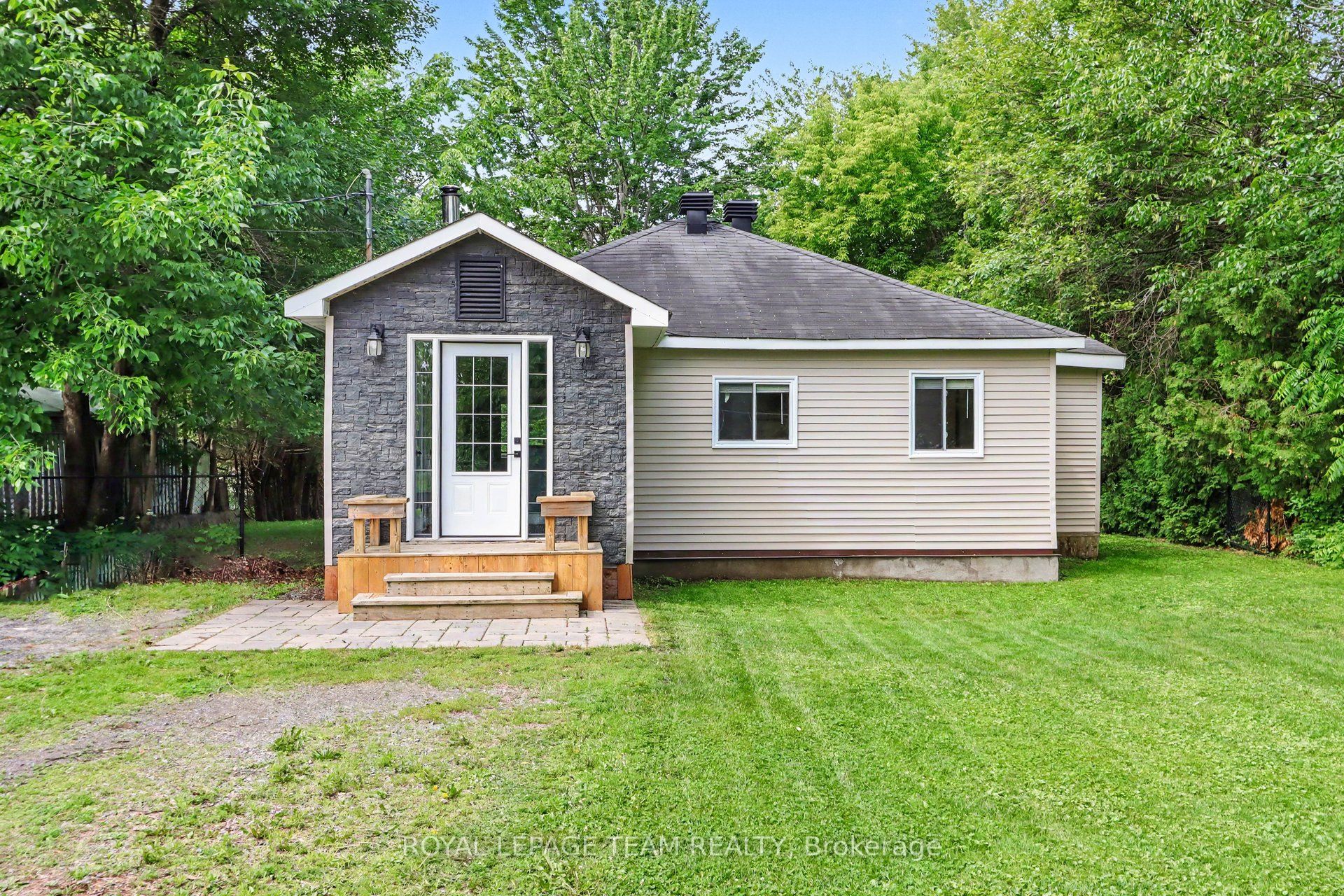 282 Harris Road Property Photo 1