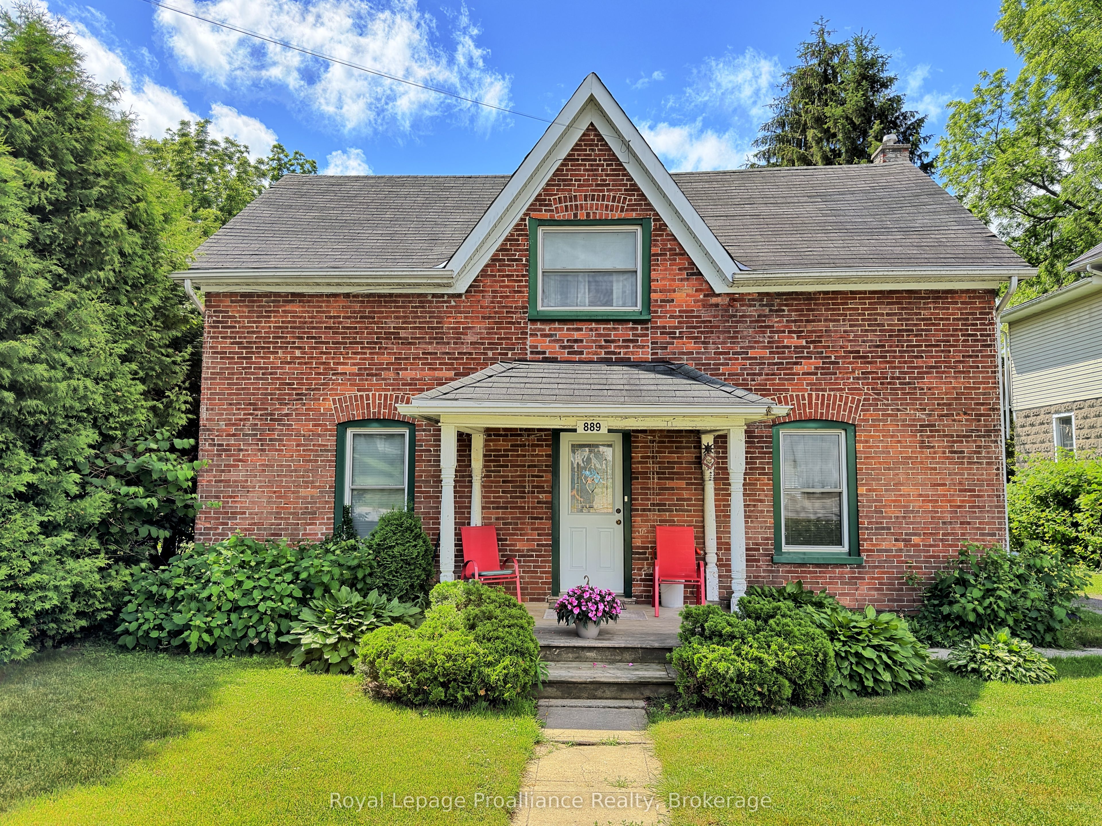 889 Smith Street Property Photo 1