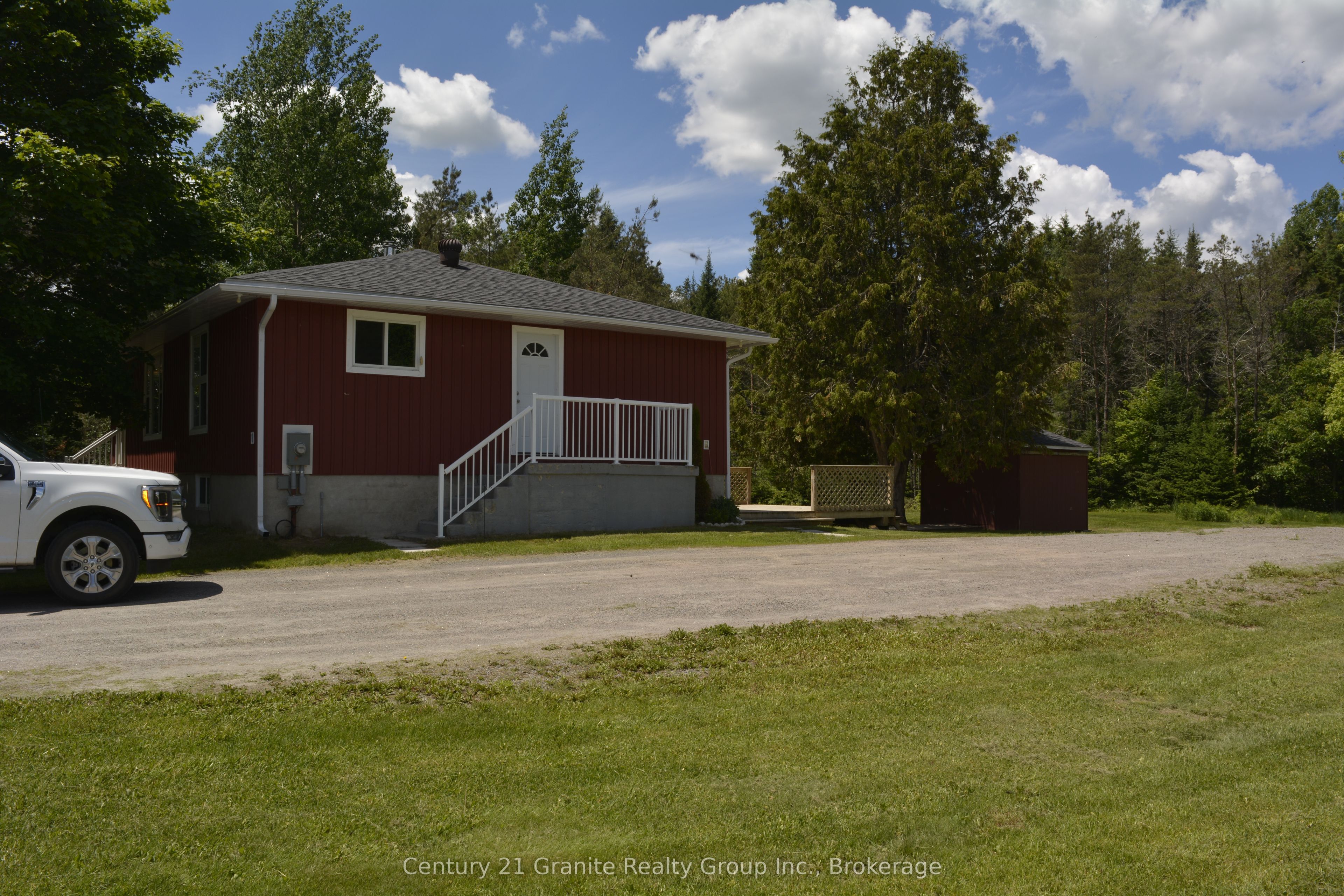 671 Hastings Street N Property Photo 2