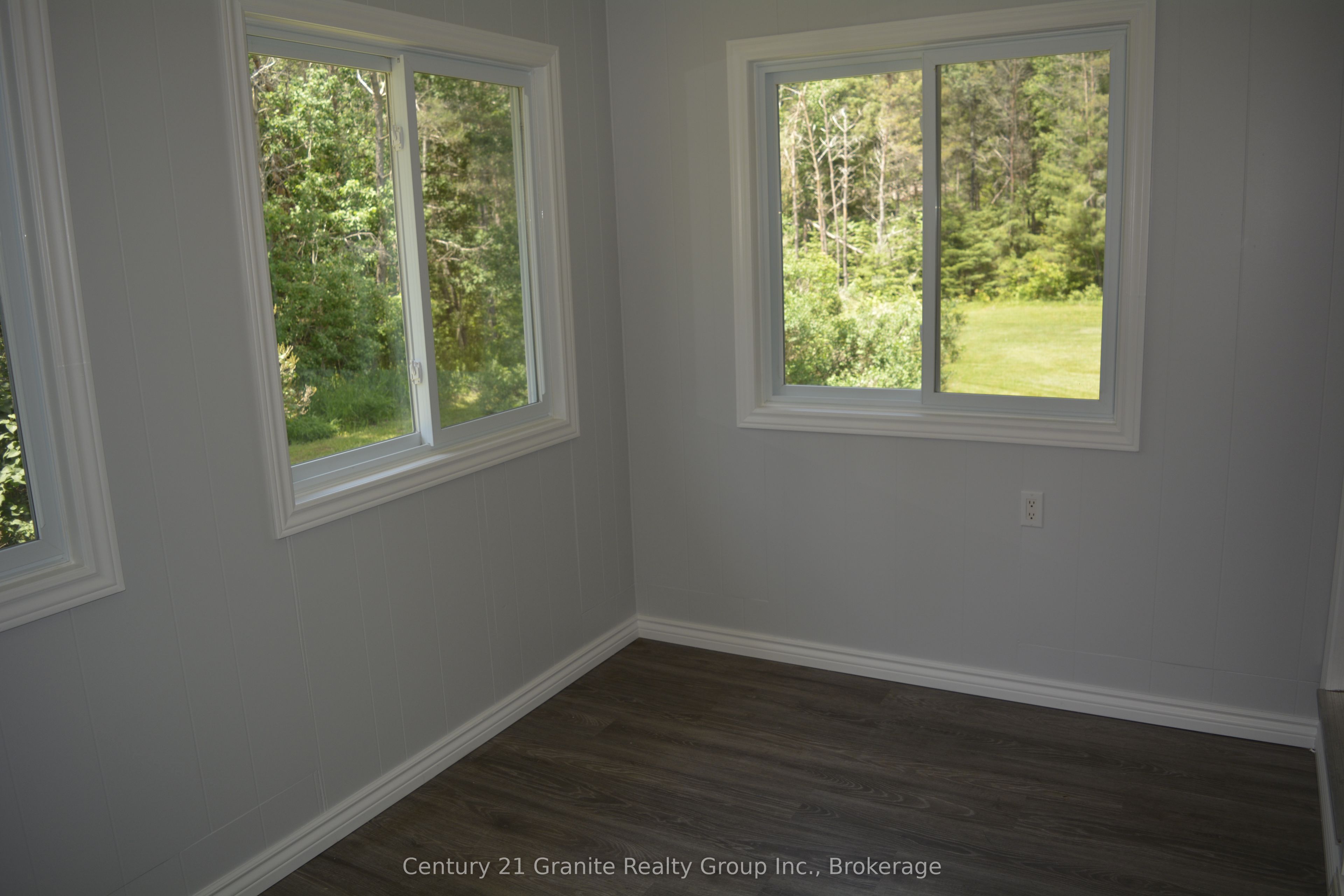 671 Hastings Street N Property Photo 5