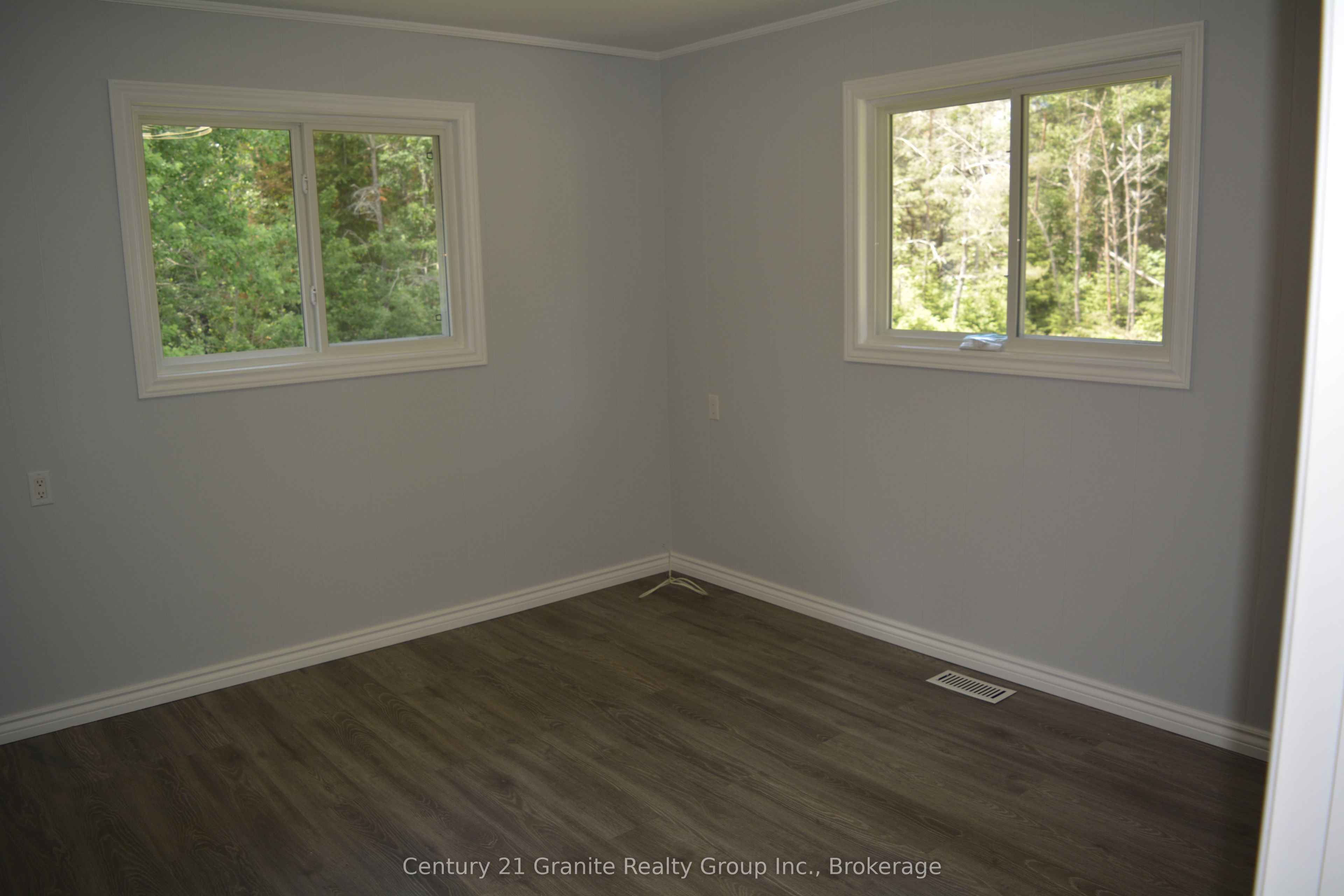 671 Hastings Street N Property Photo 6
