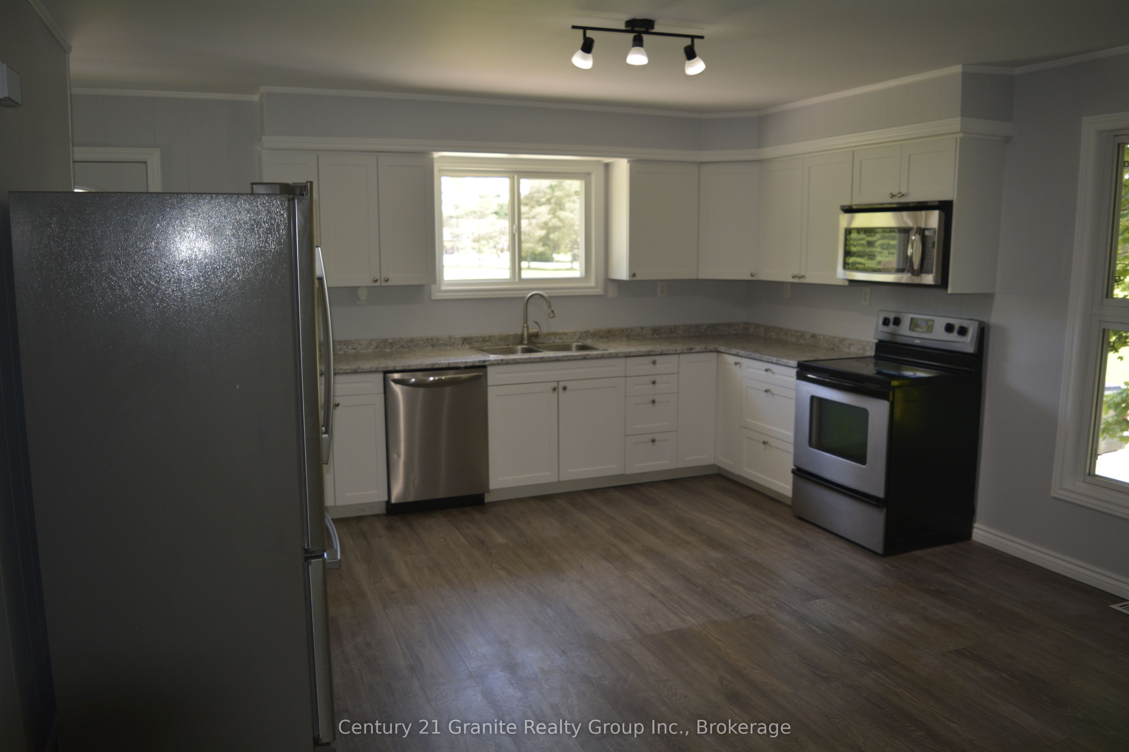 671 Hastings Street N Property Photo 13