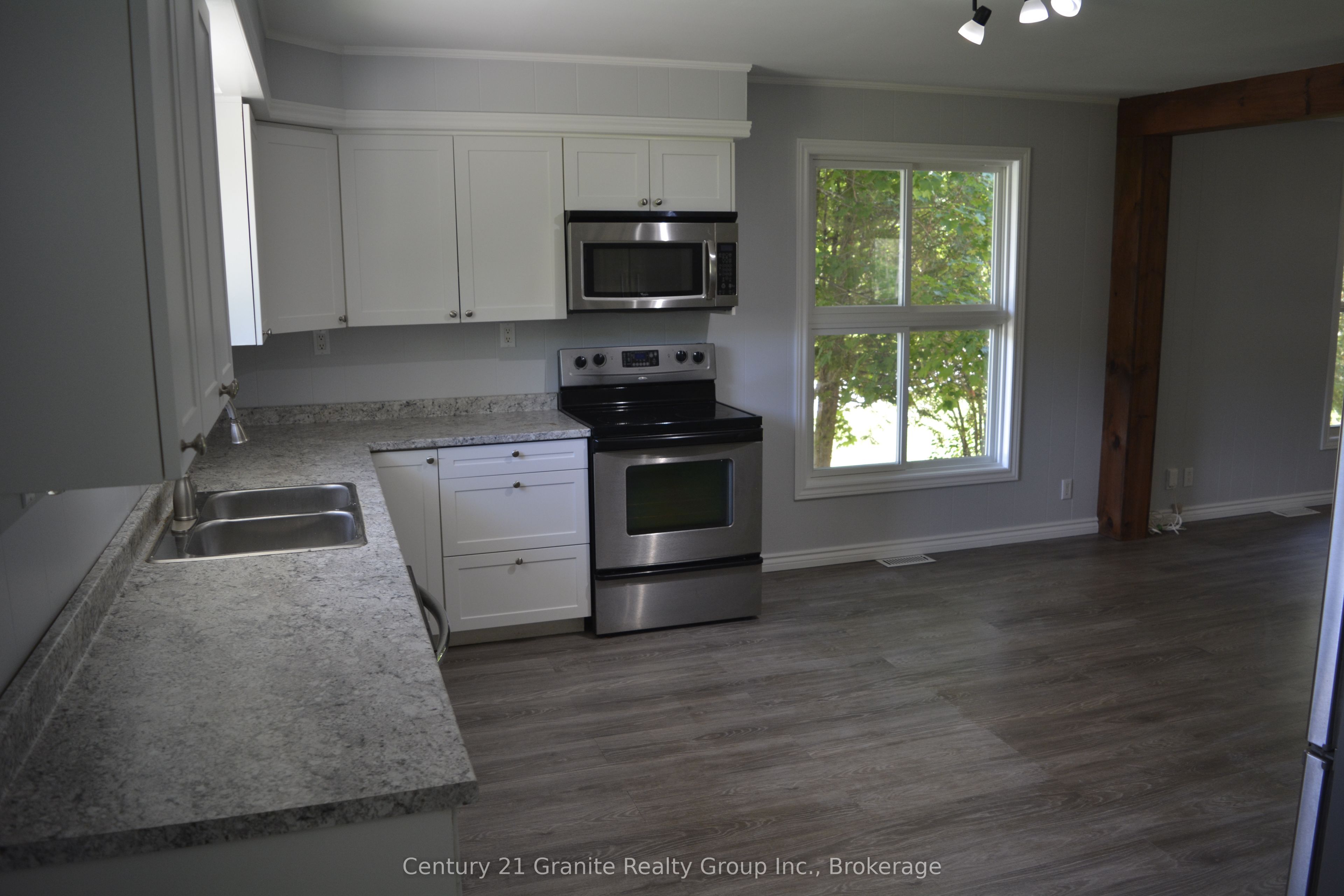 671 Hastings Street N Property Photo 14