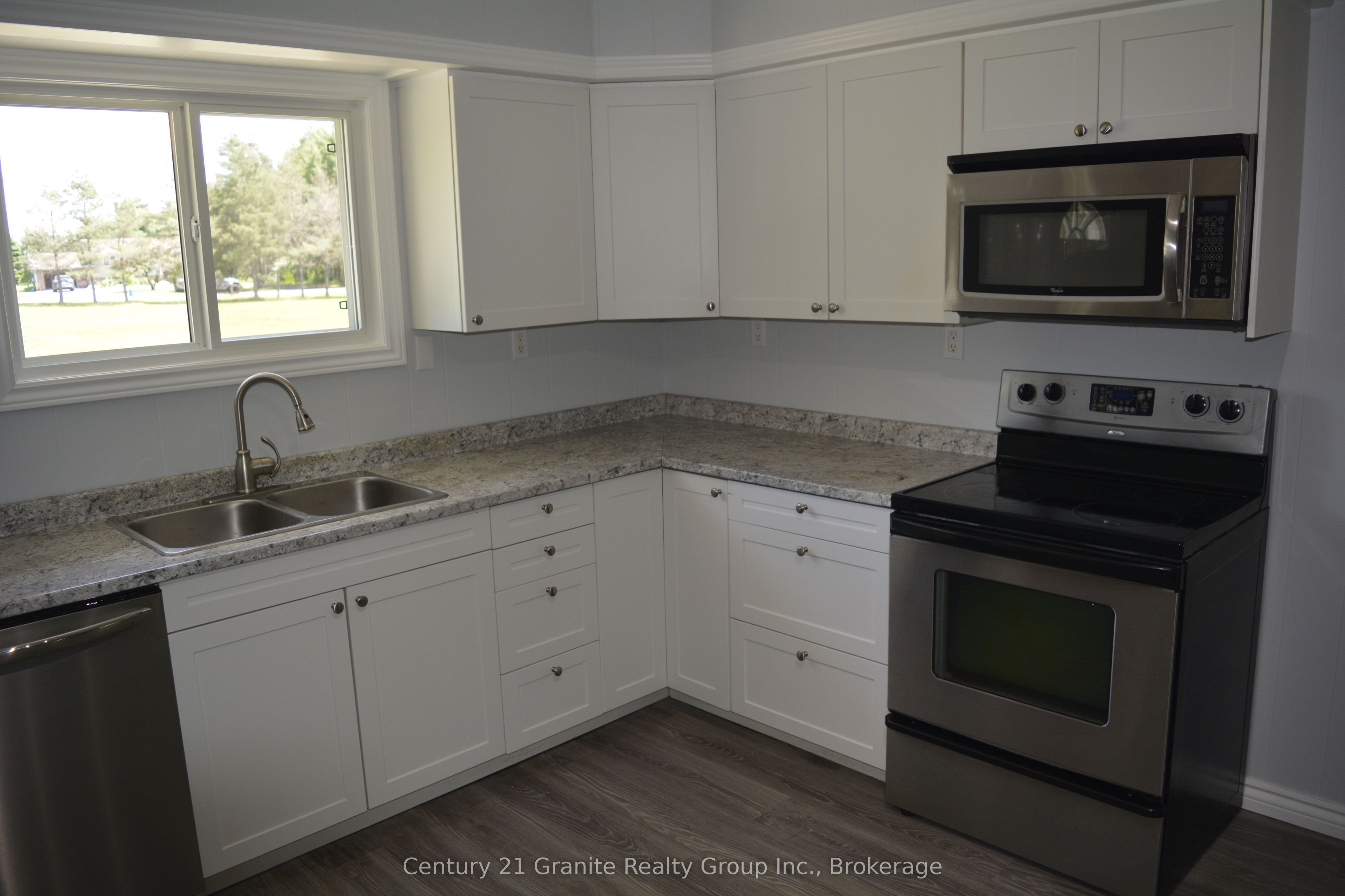 671 Hastings Street N Property Photo 16