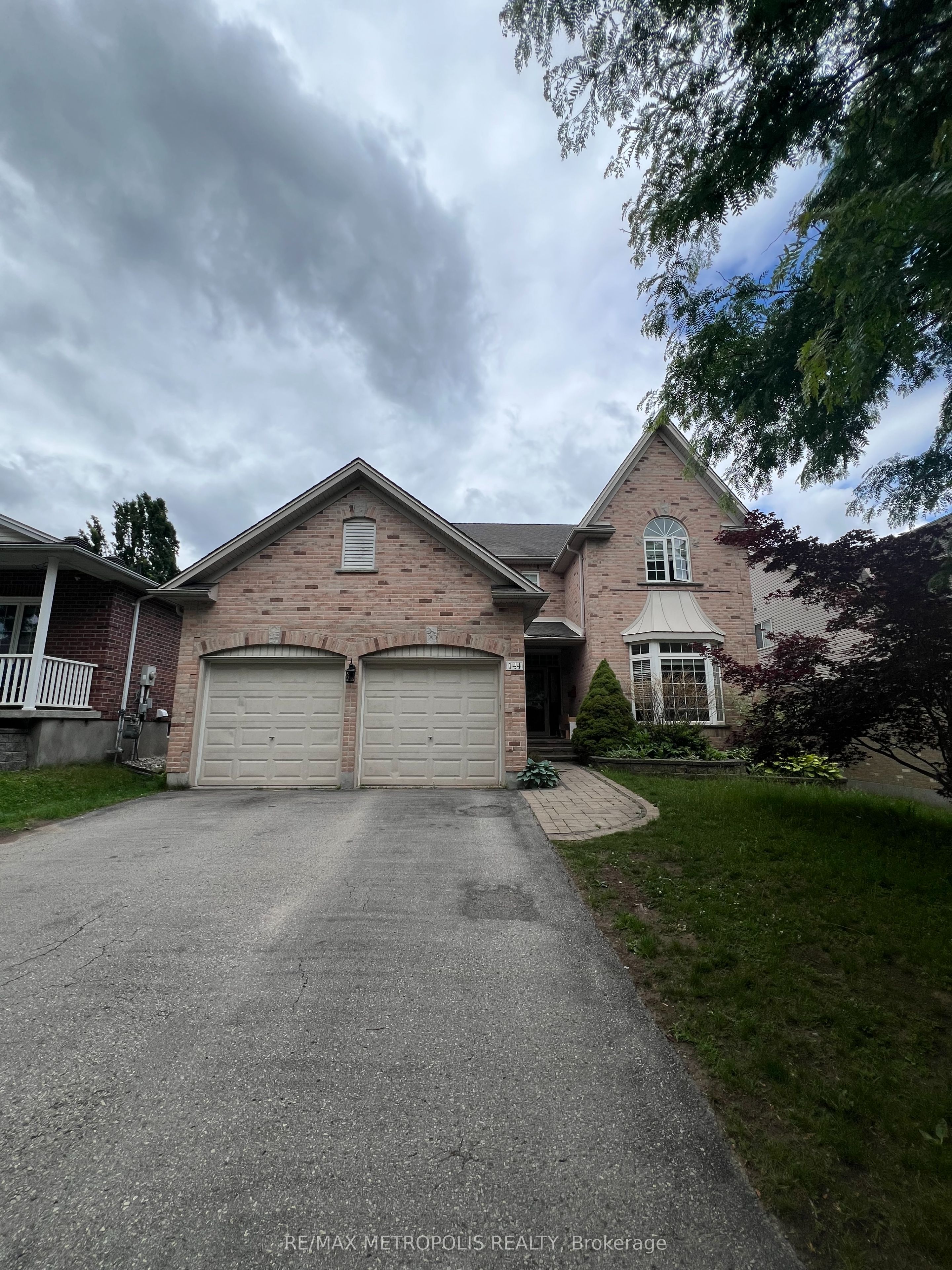 144 Meadowoak Crescent Property Photo 1