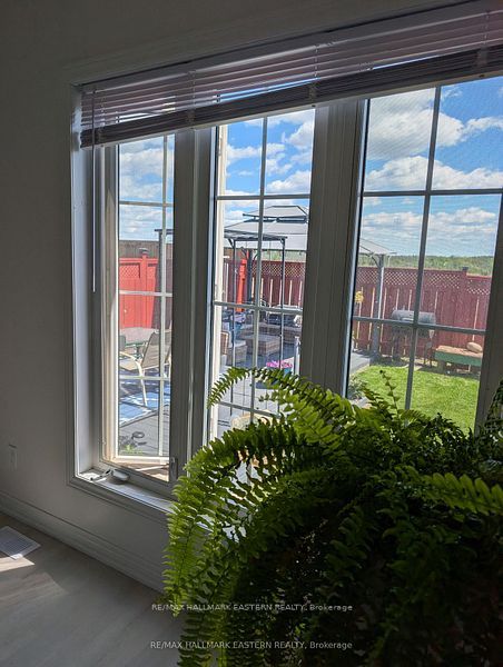31 Paul Rexe Boulevard E Property Photo 12