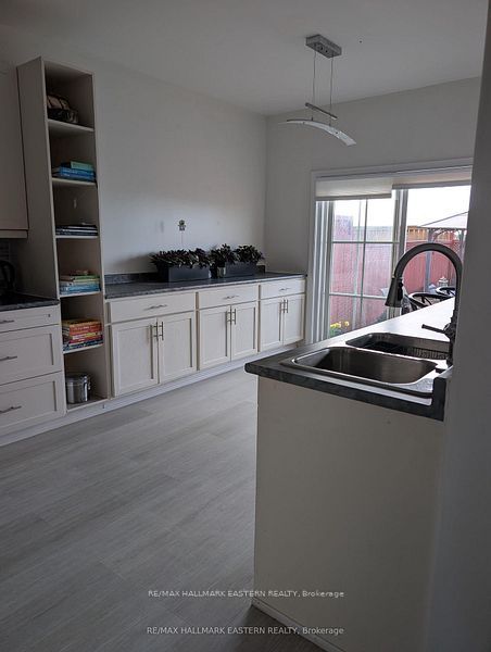 31 Paul Rexe Boulevard E Property Photo 15