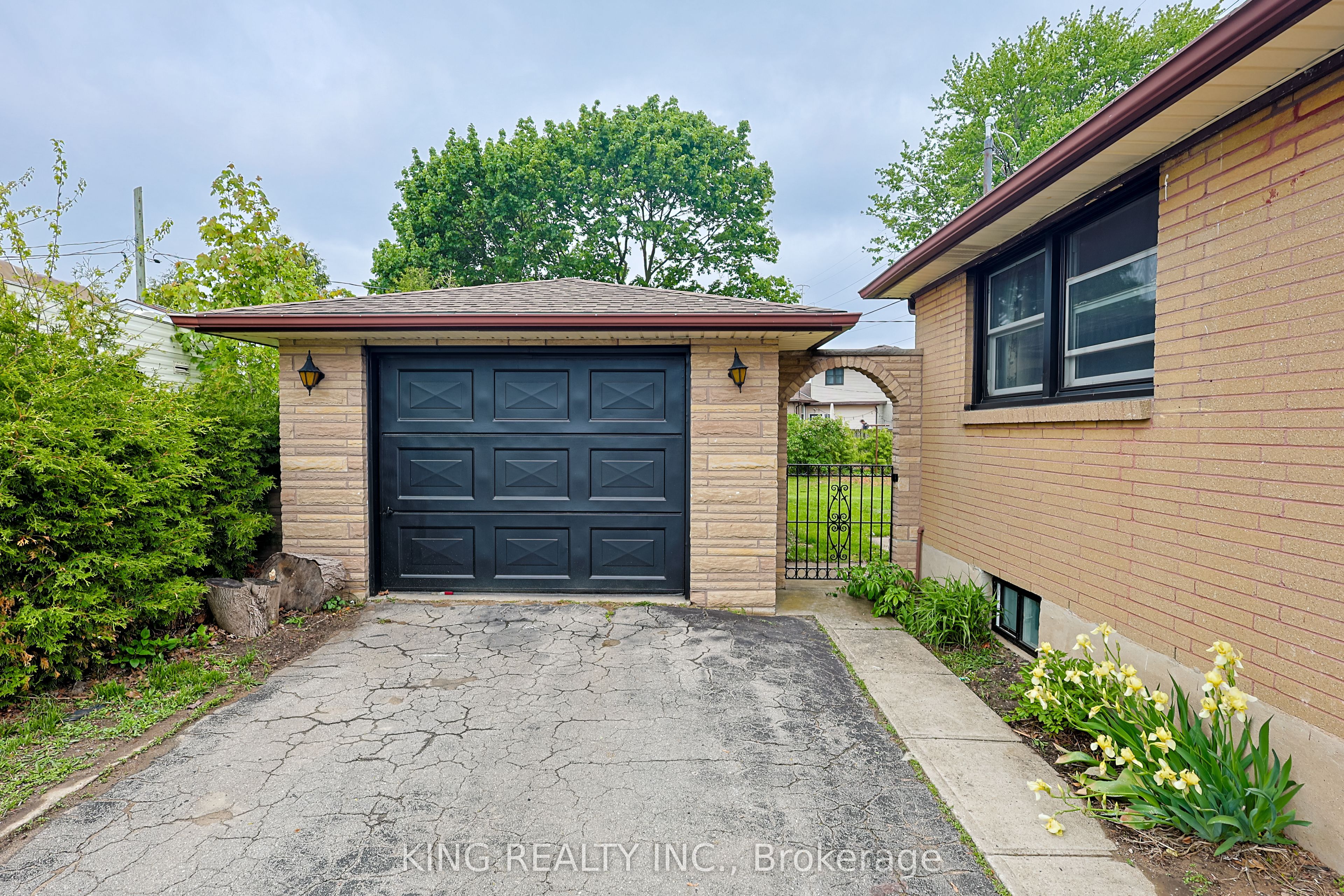 54 Tweedsmuir Avenue Property Photo 45