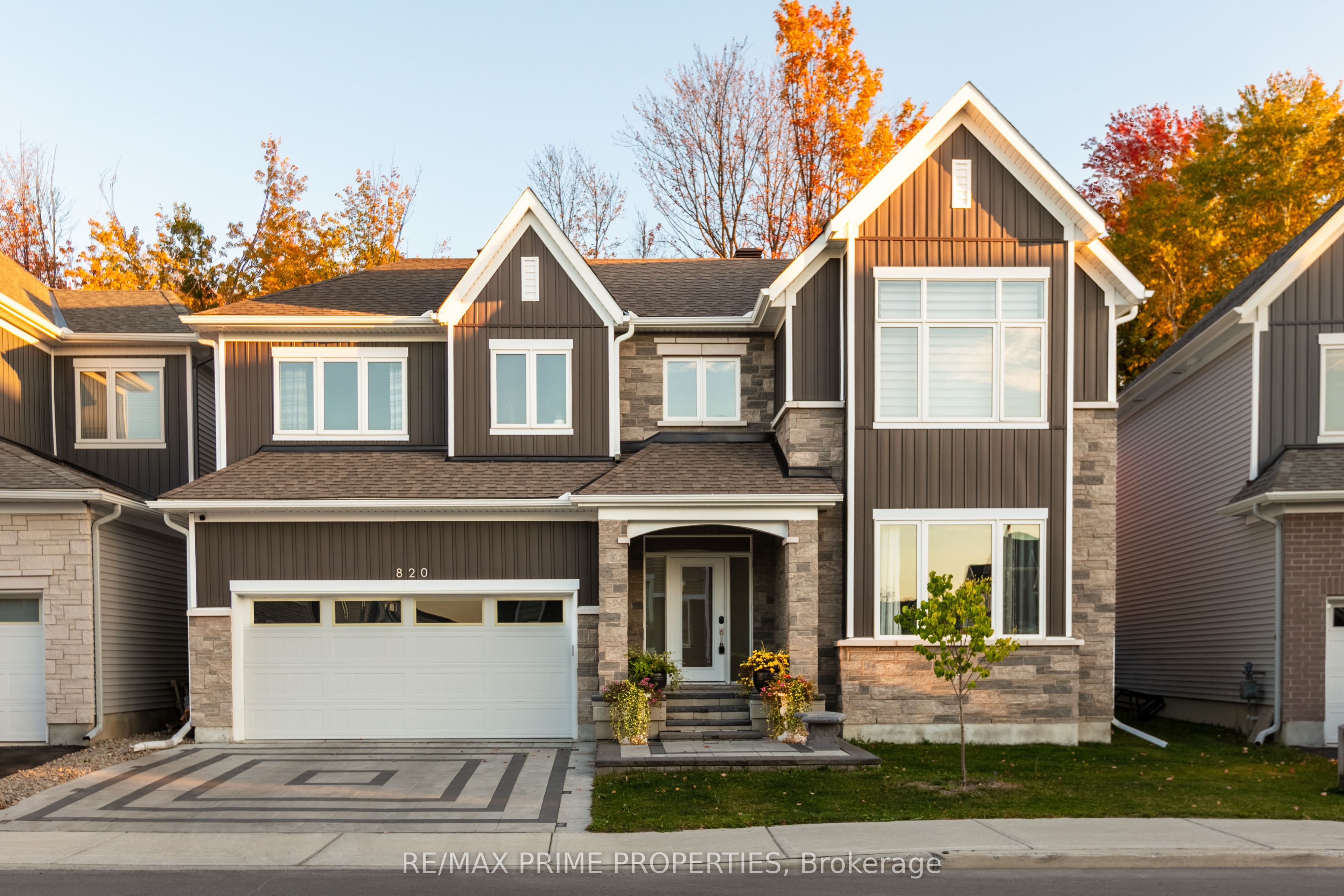 820 MERCIER Crescent