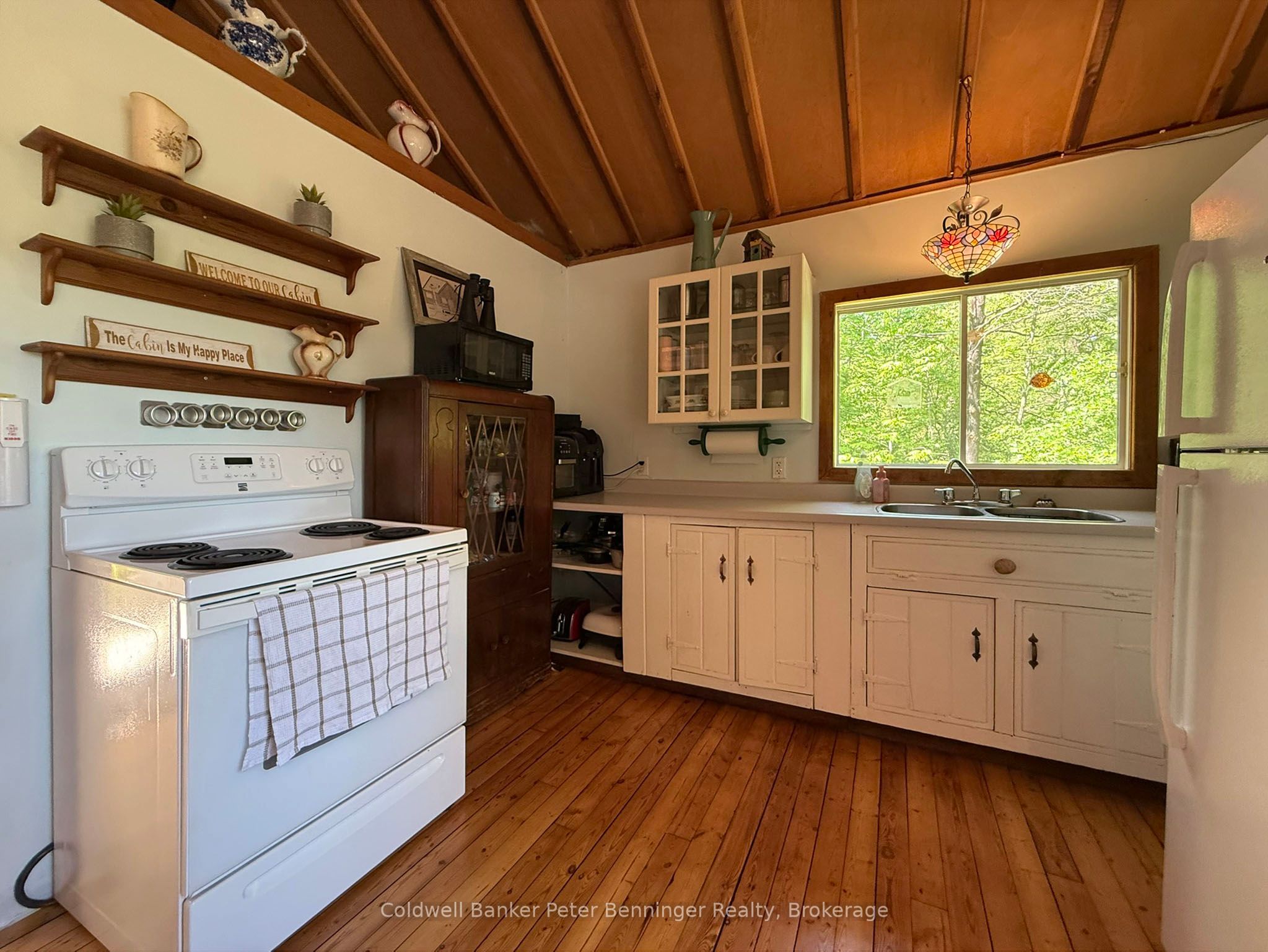 300 Canrobert Street Property Photo 8