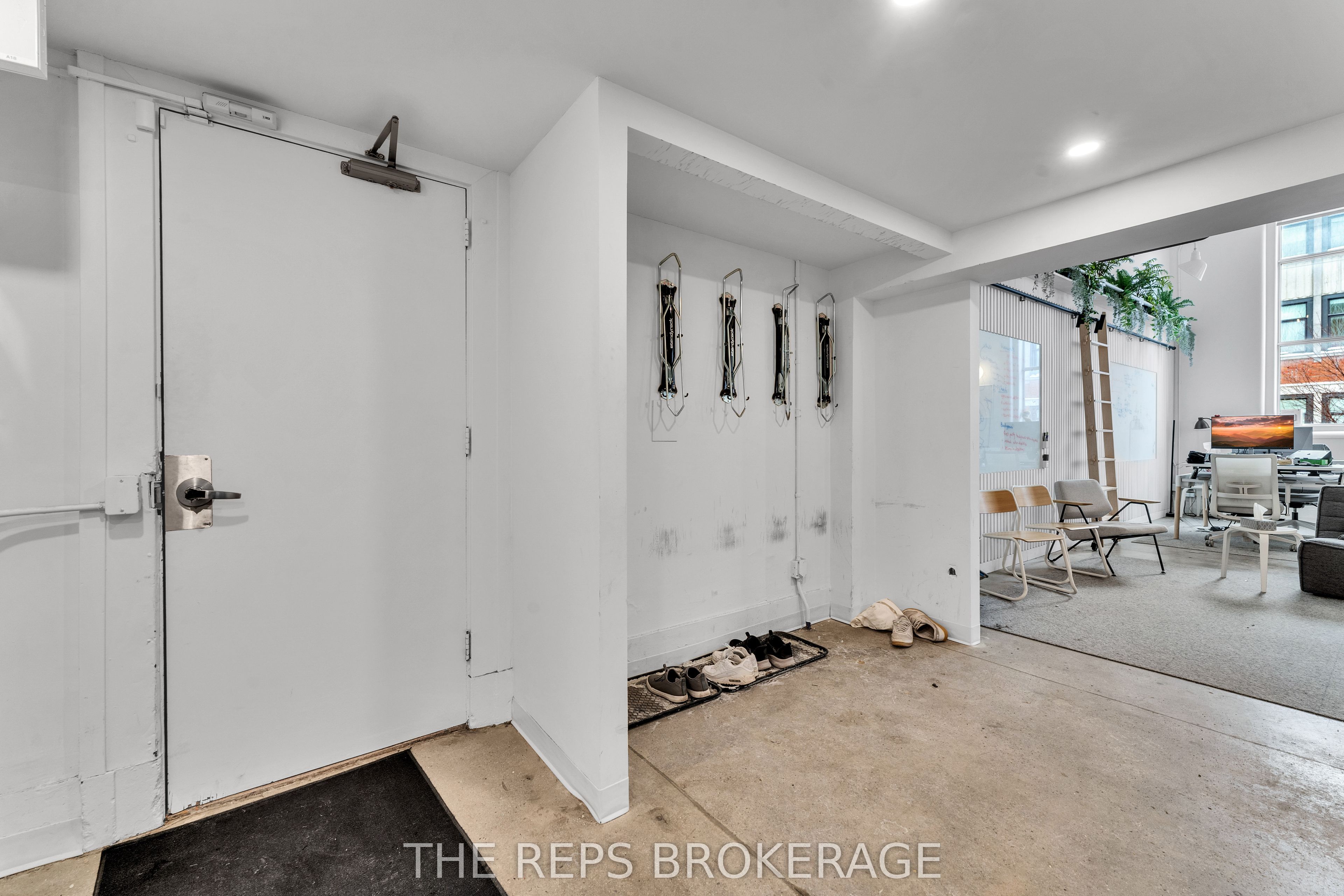 43-45 Eccles Street W Property Photo 4