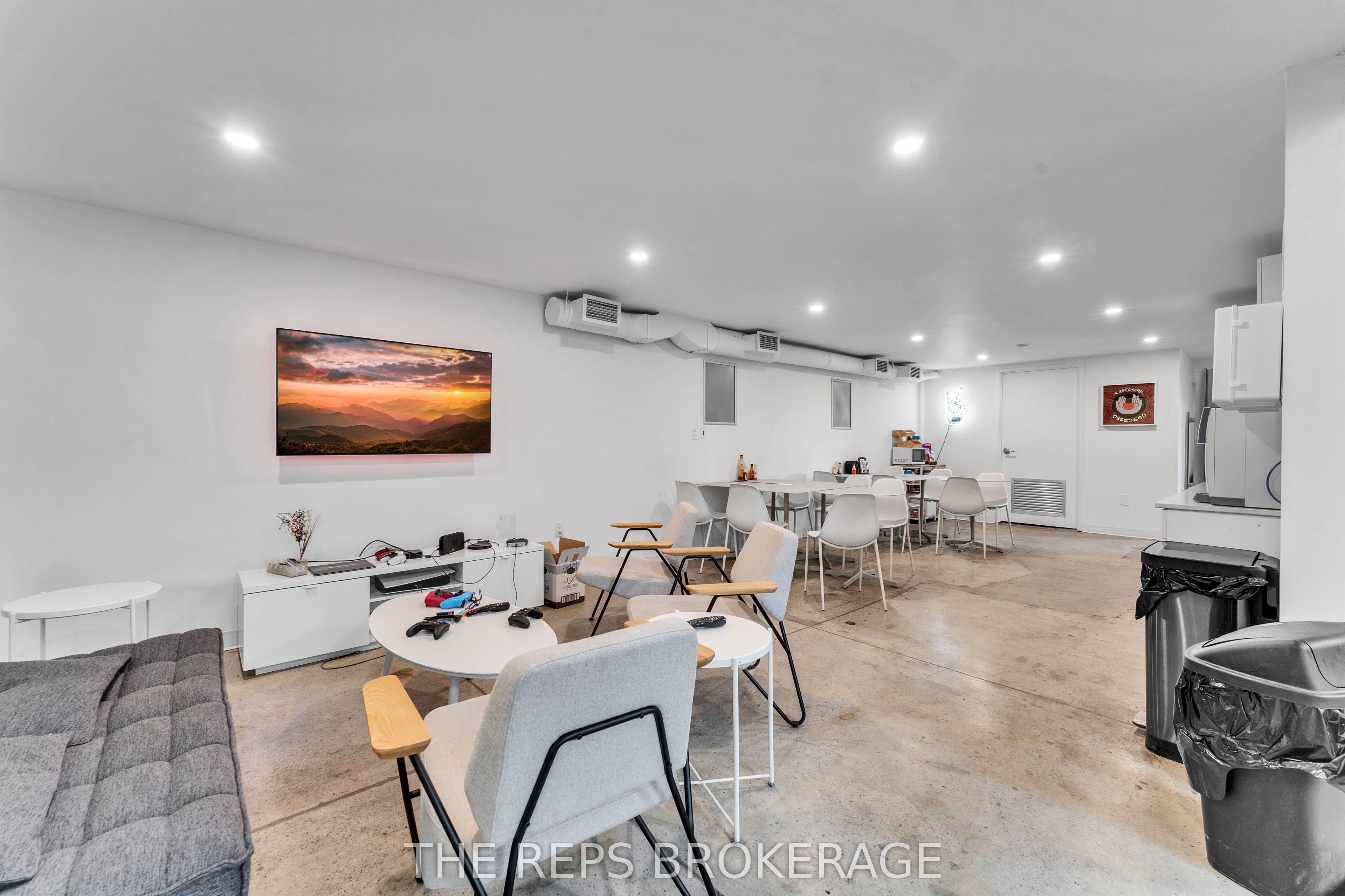 43-45 Eccles Street W Property Photo 20