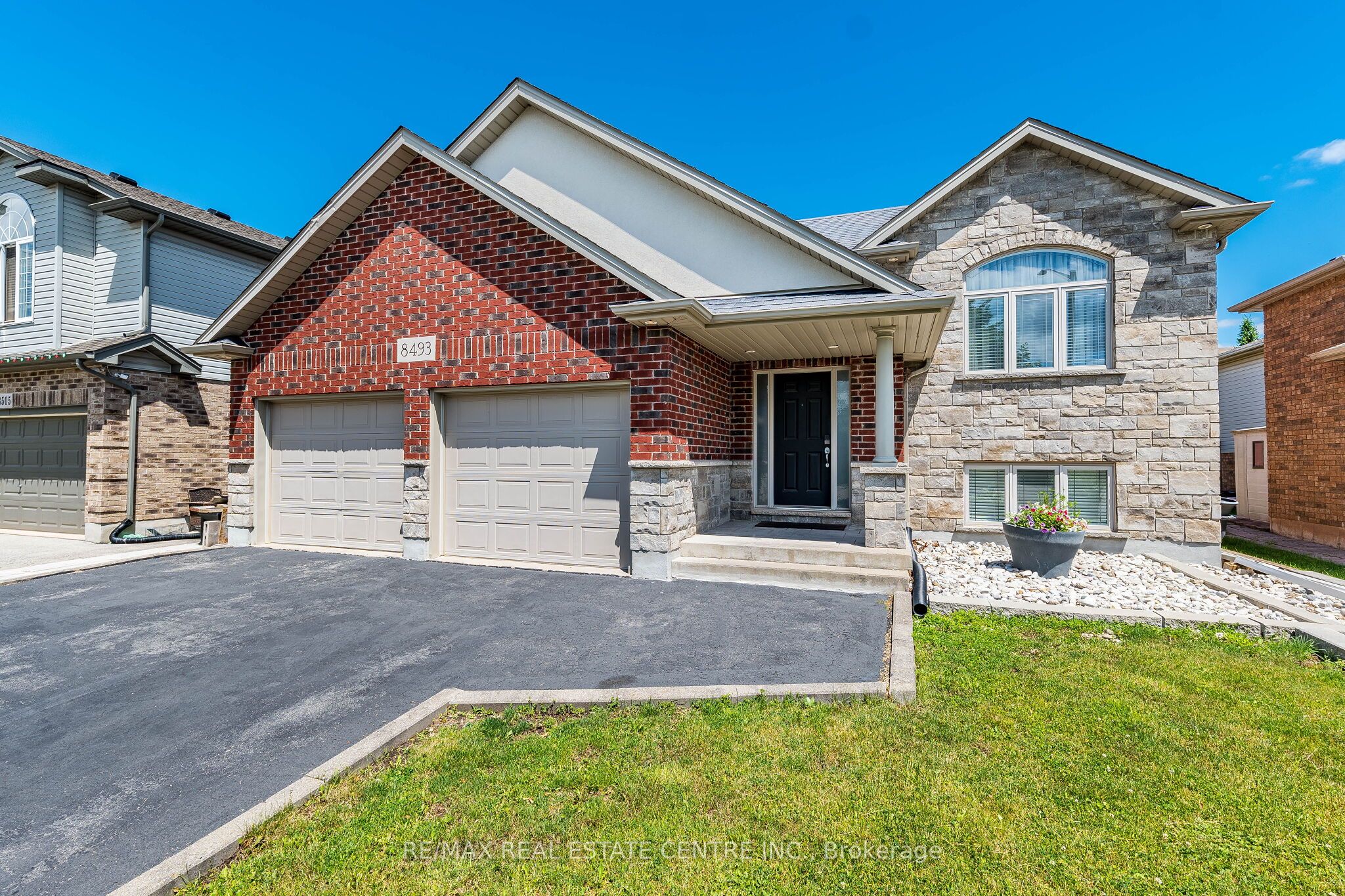 8493 Glavcic Drive Property Photo 3