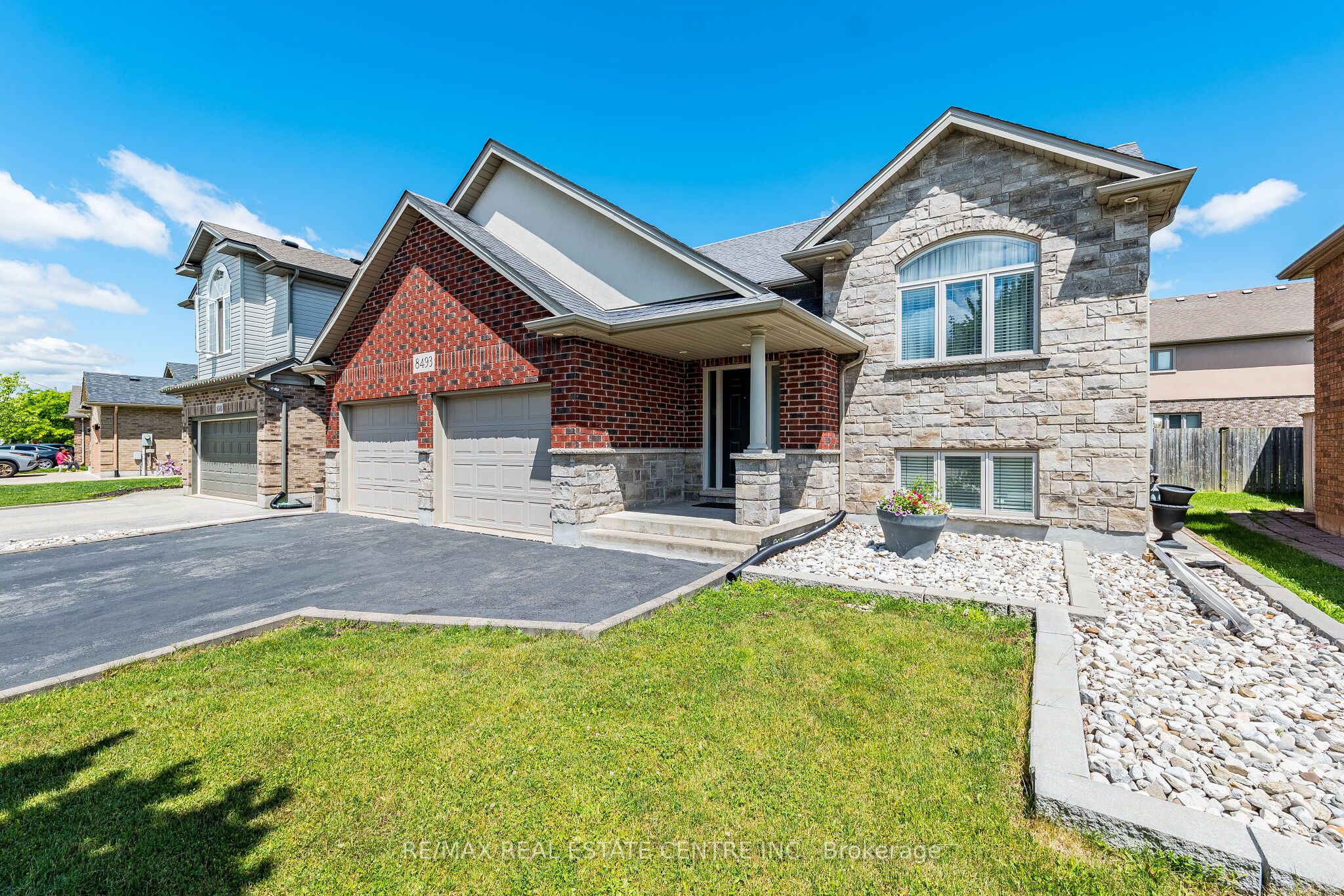 8493 Glavcic Drive Property Photo 4