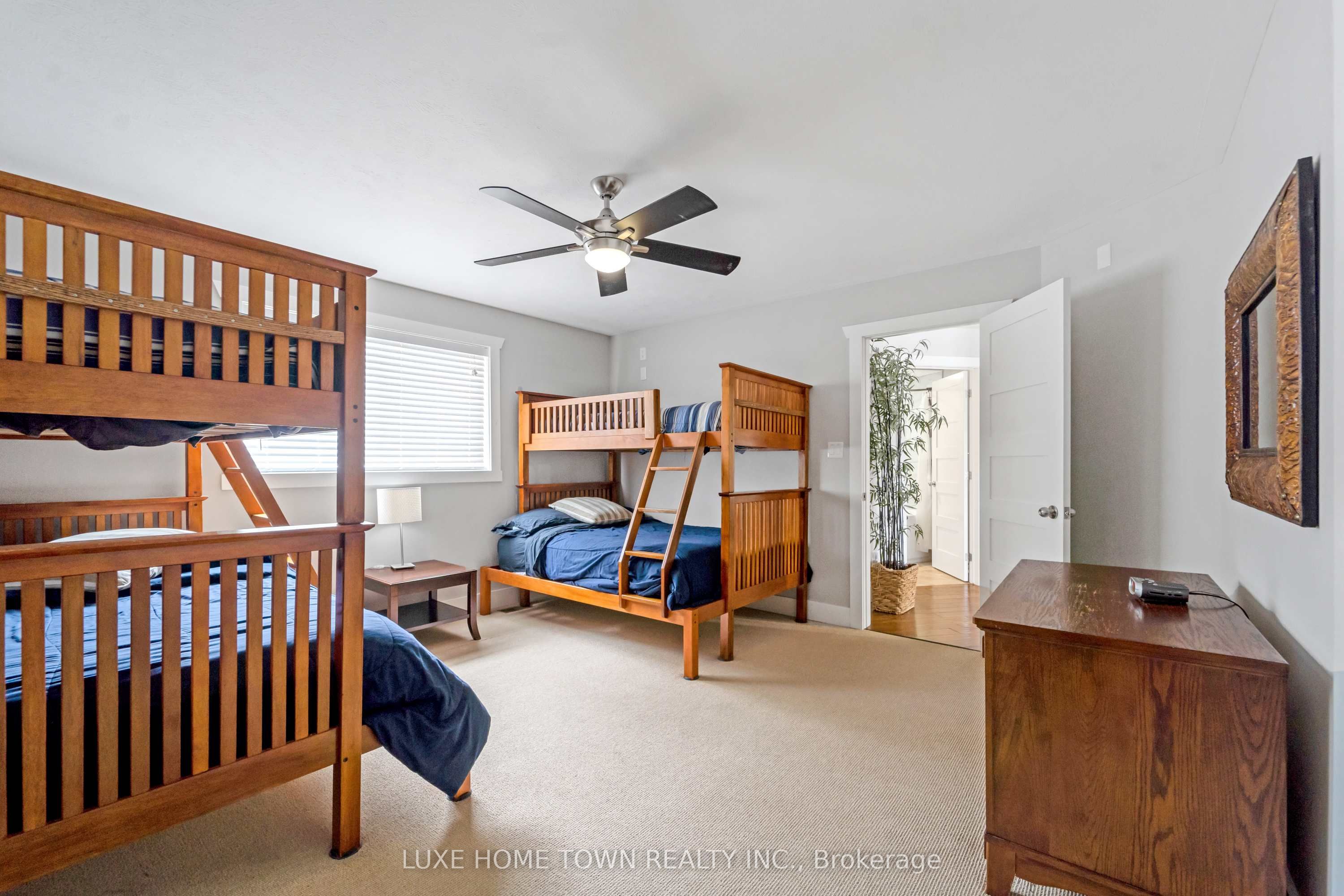 34 Green Cedar Drive N Property Photo 17