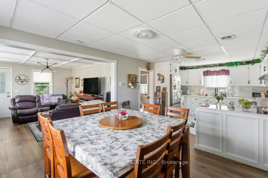 111 Mcalpine Avenue S Property Photo 4