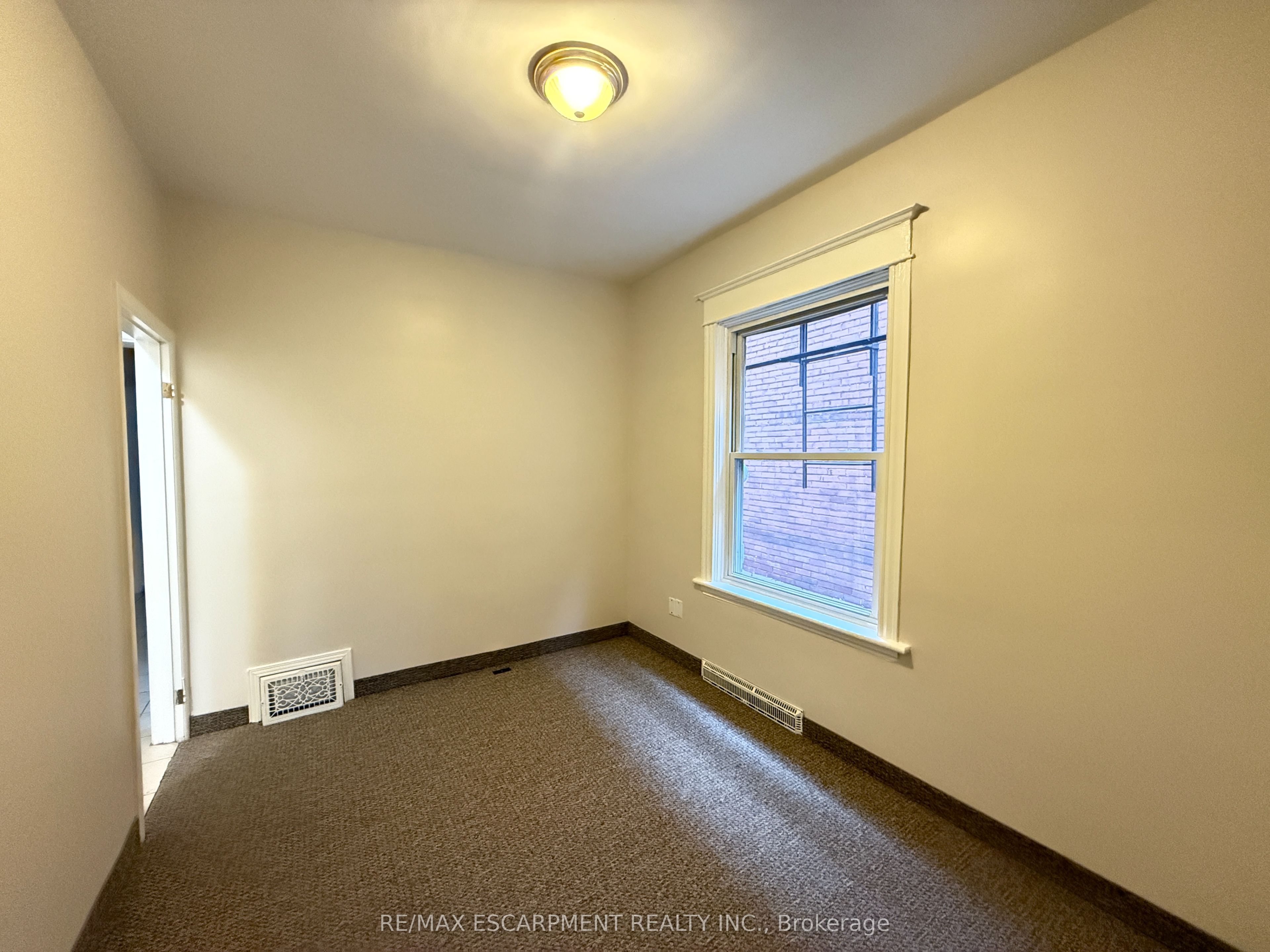 24 Somerset Avenue Property Photo 12