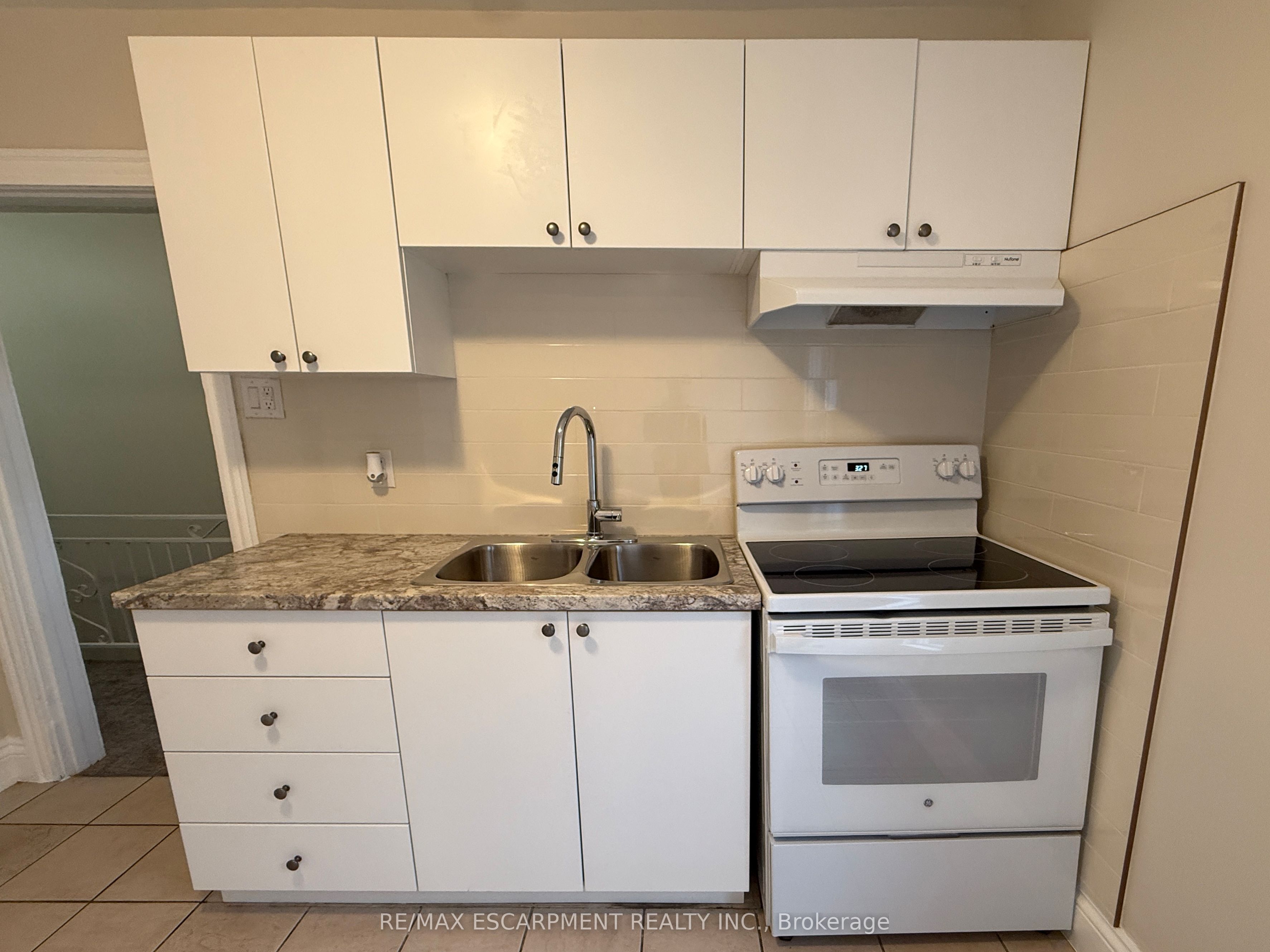 24 Somerset Avenue Property Photo 18
