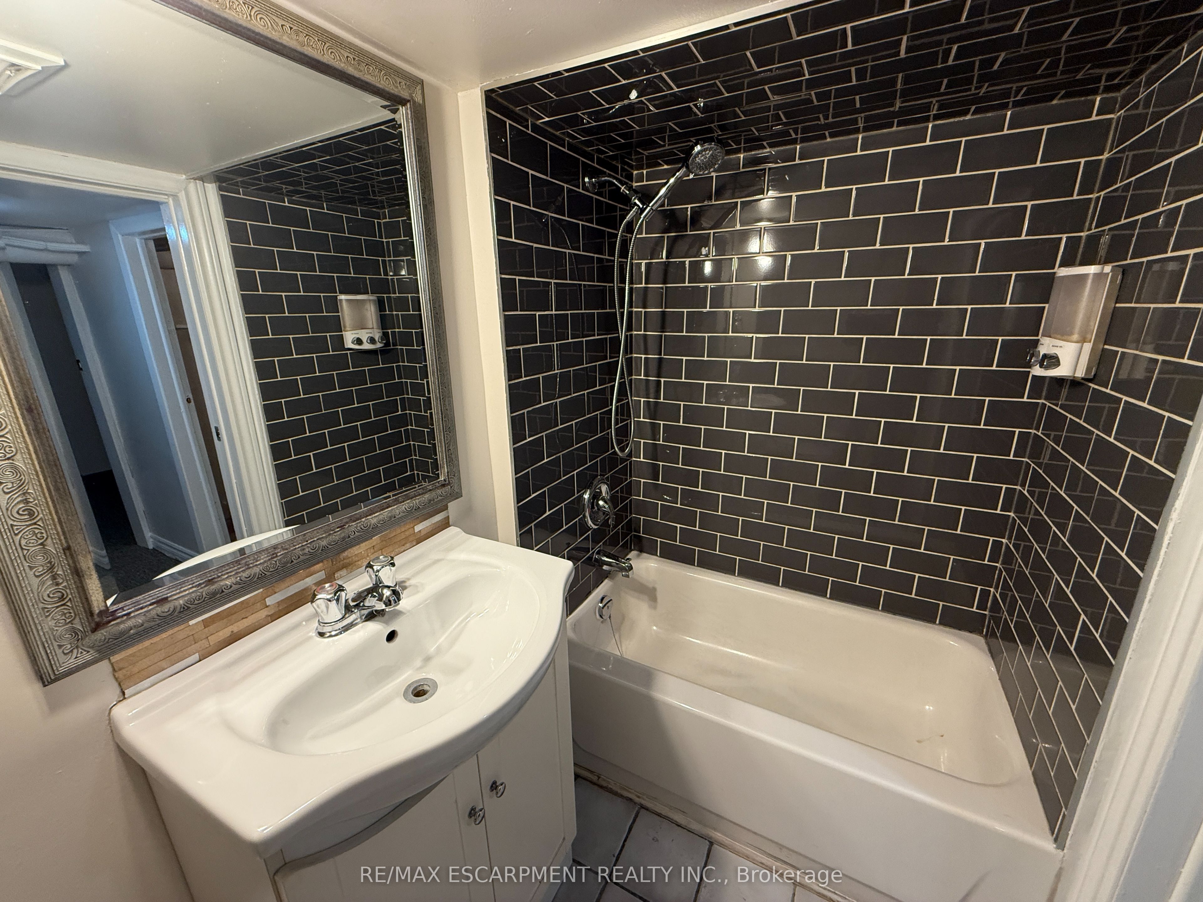 24 Somerset Avenue Property Photo 25