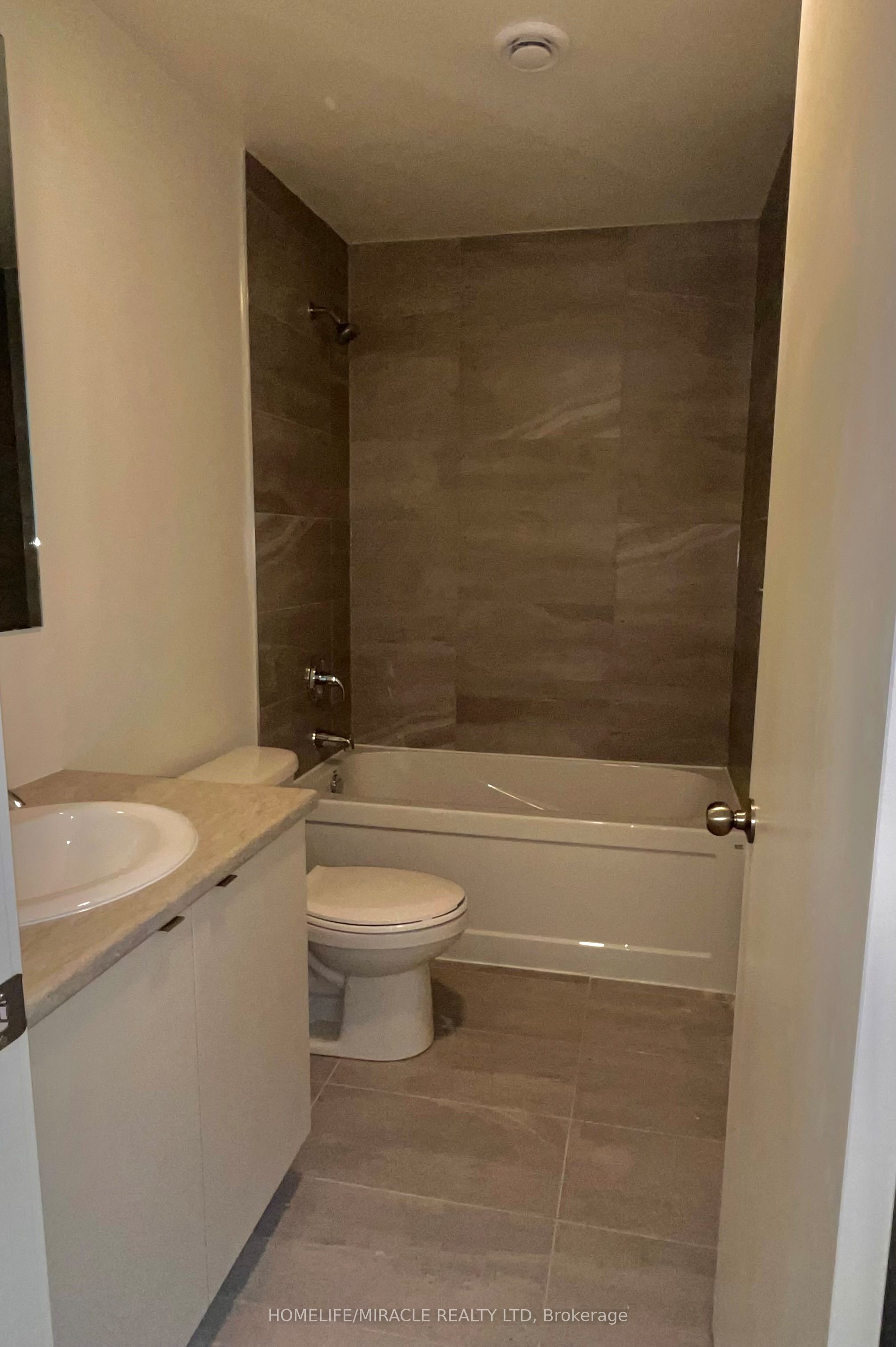 16 Melbourne Avenue 209b Property Photo 7