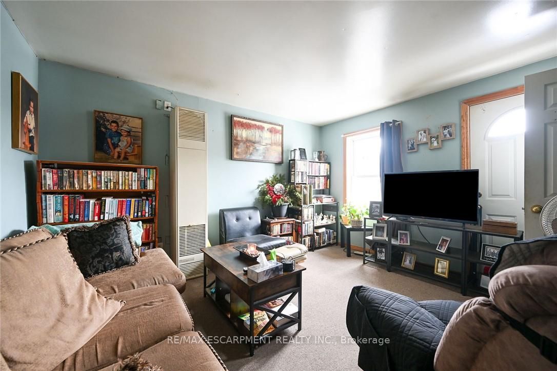 6 Howard Street Property Photo 12